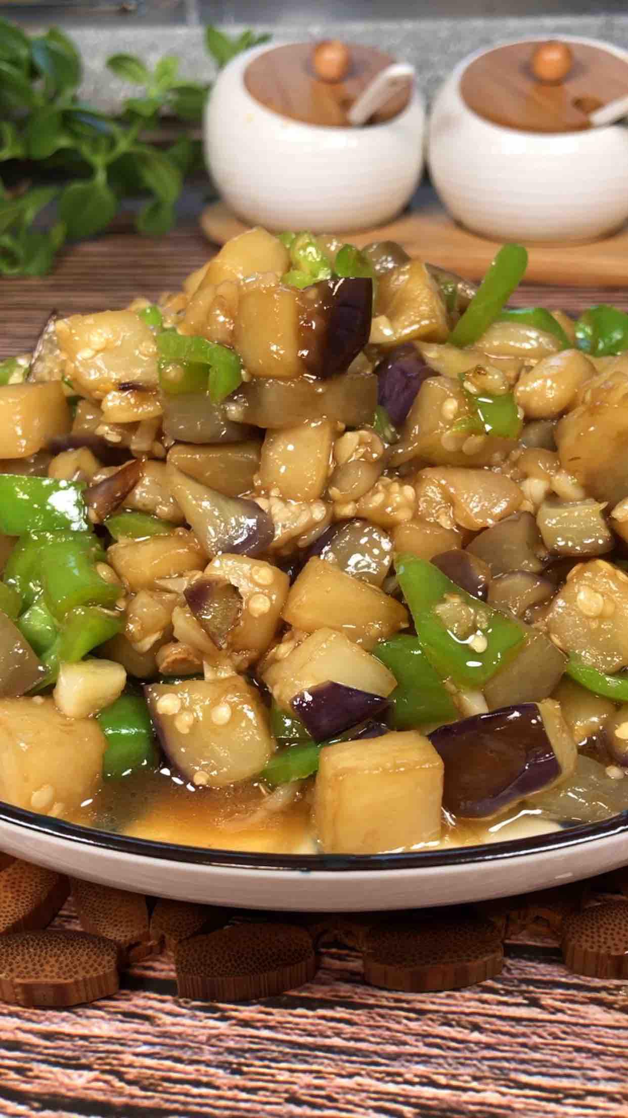 茄子新吃法的做法-家常味炒菜譜