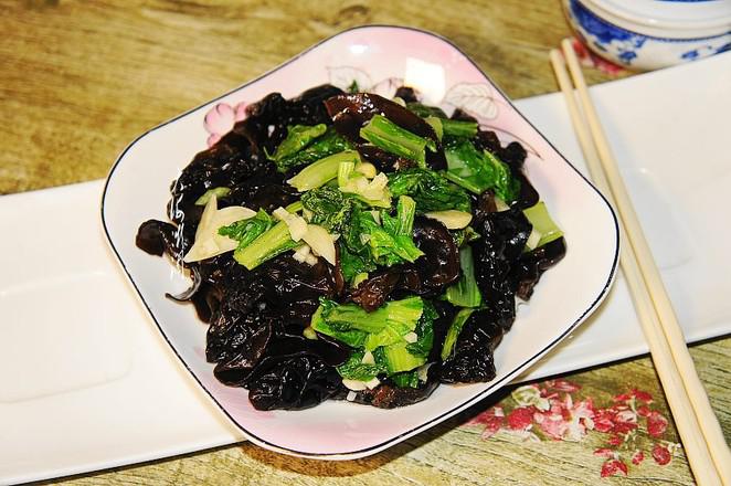 木耳爆炒小白菜的做法-蒜香味炒菜譜