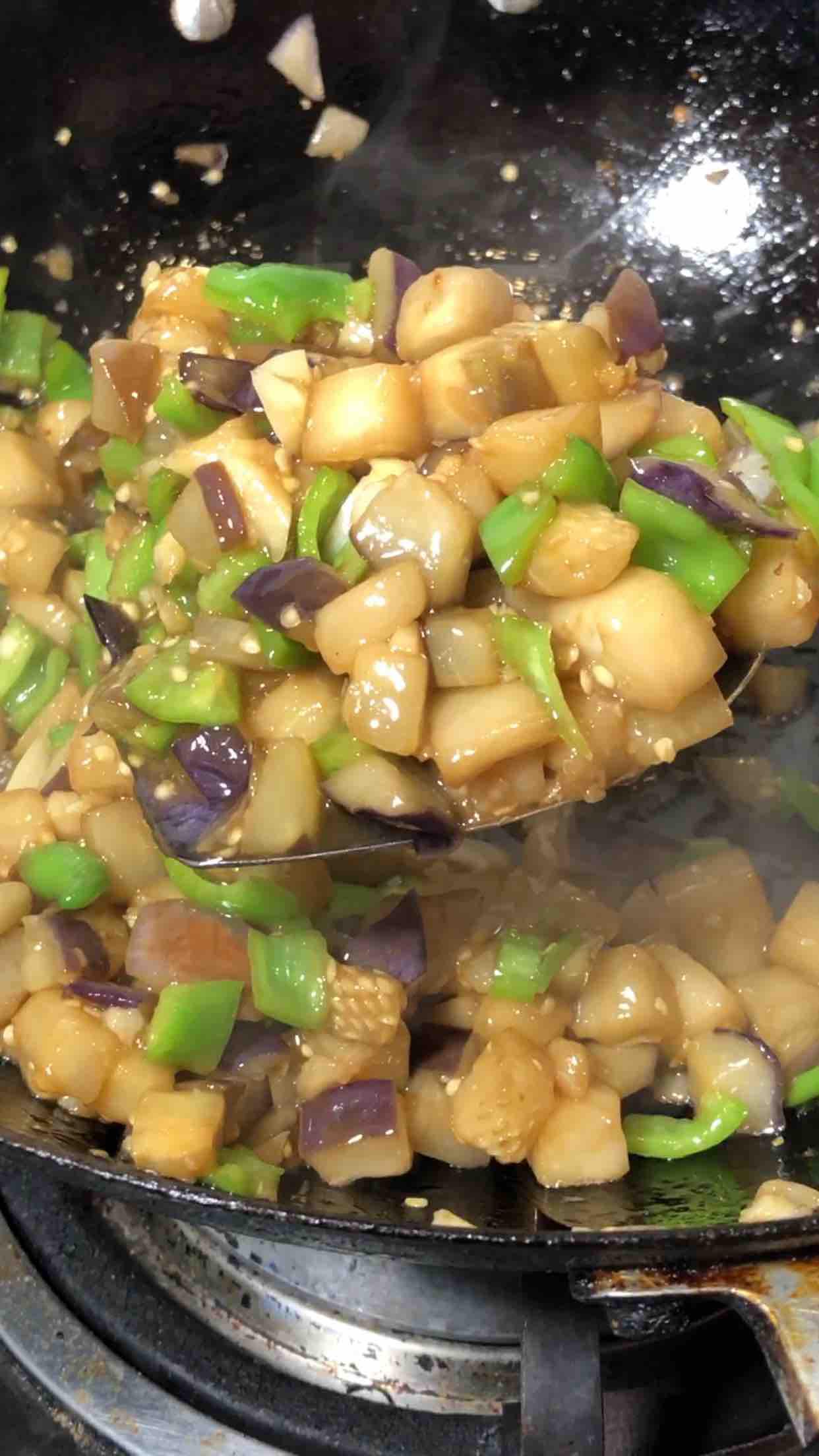 茄子新吃法的做法-家常味炒菜譜