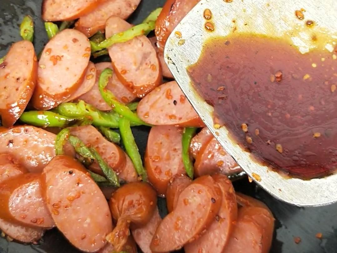 青椒蒜味腸的做法-家常味炒菜譜