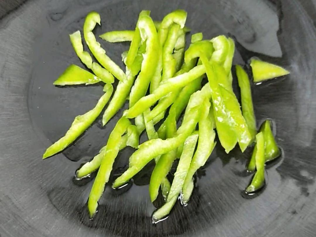 青椒蒜味腸的做法-家常味炒菜譜