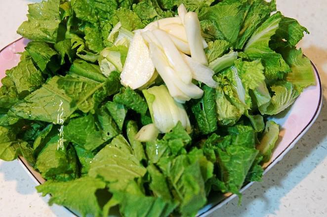 木耳爆炒小白菜的做法-蒜香味炒菜譜