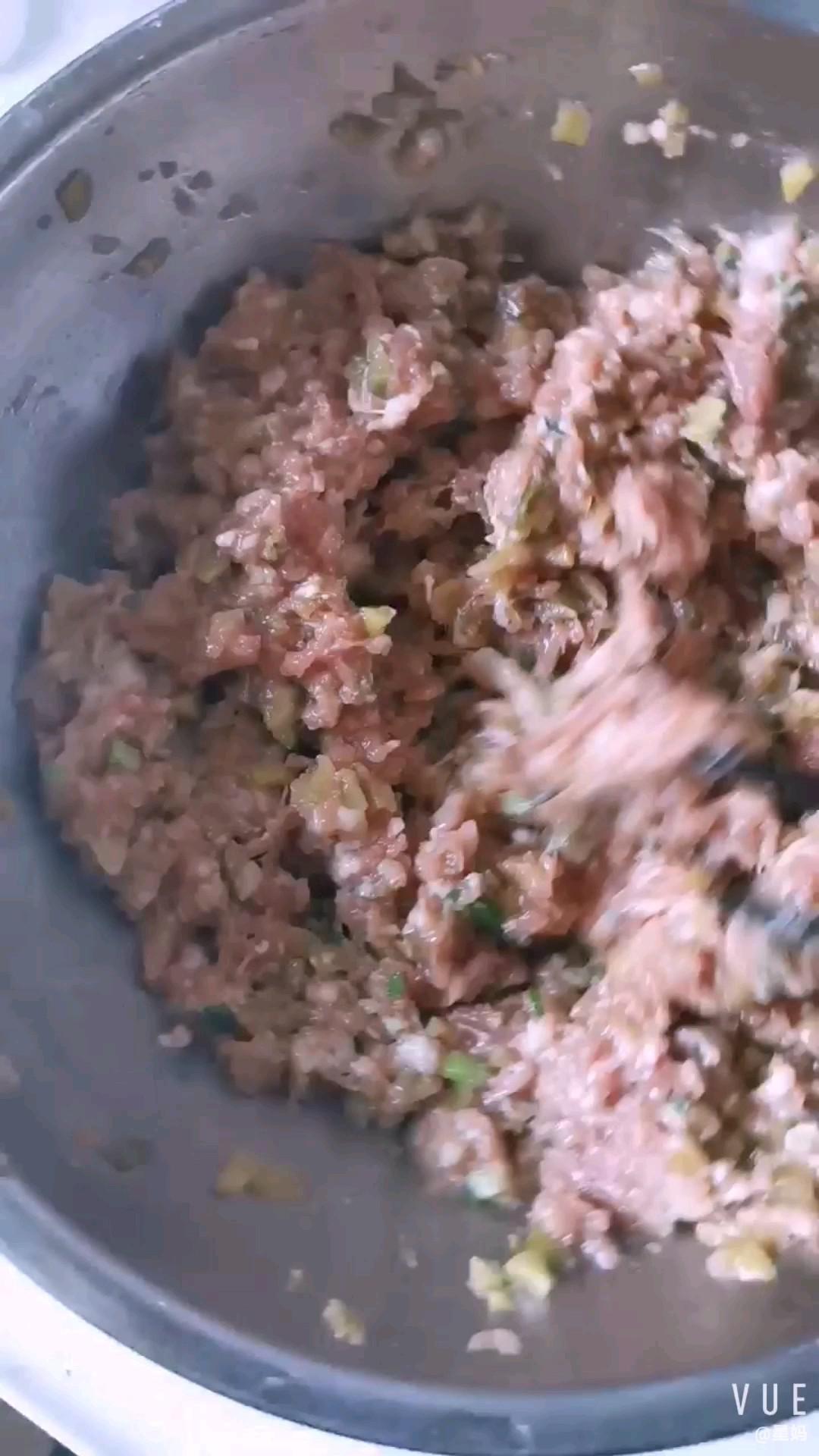 青椒塞肉的做法-家常味煮菜譜