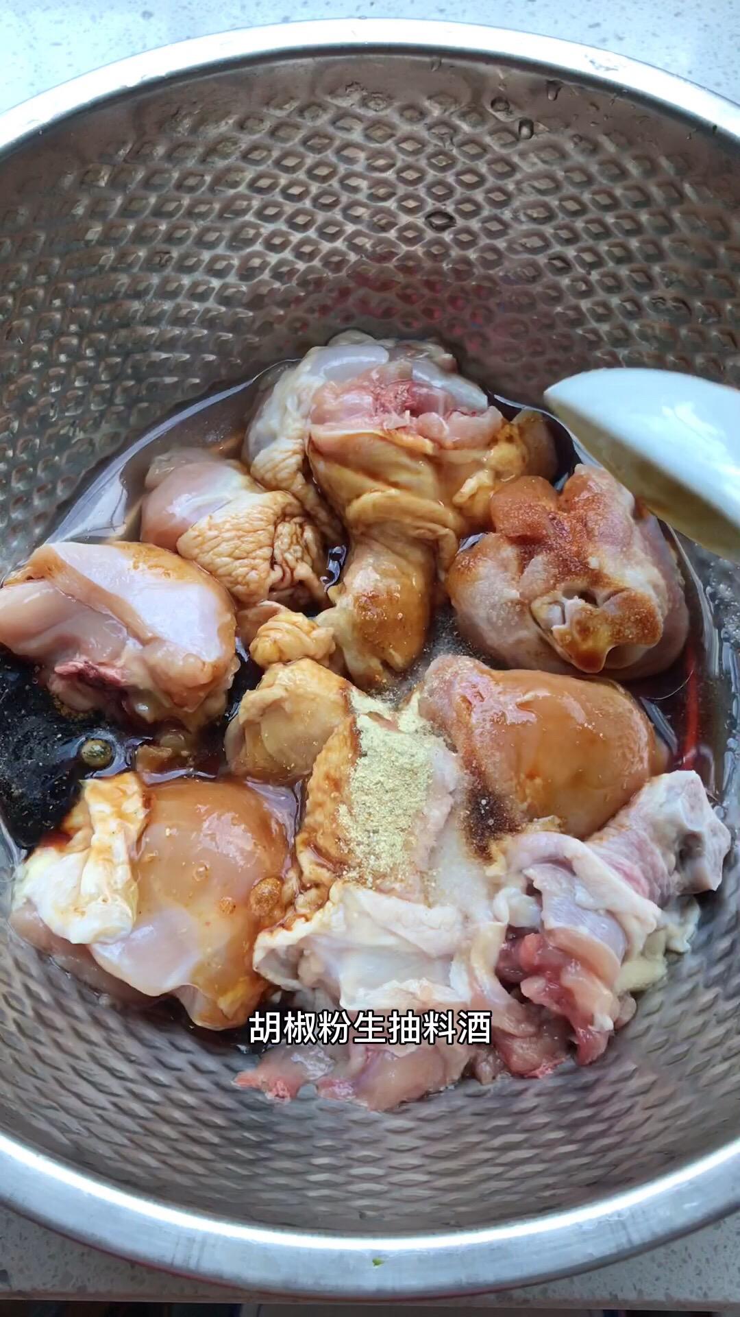 鮮香下飯的土豆燜雞腿的做法-家常味燜菜譜