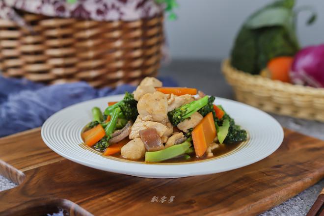 西藍花雞丁的做法-家常味炒菜譜