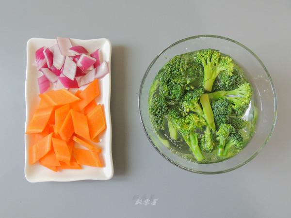 西藍花雞丁的做法-家常味炒菜譜