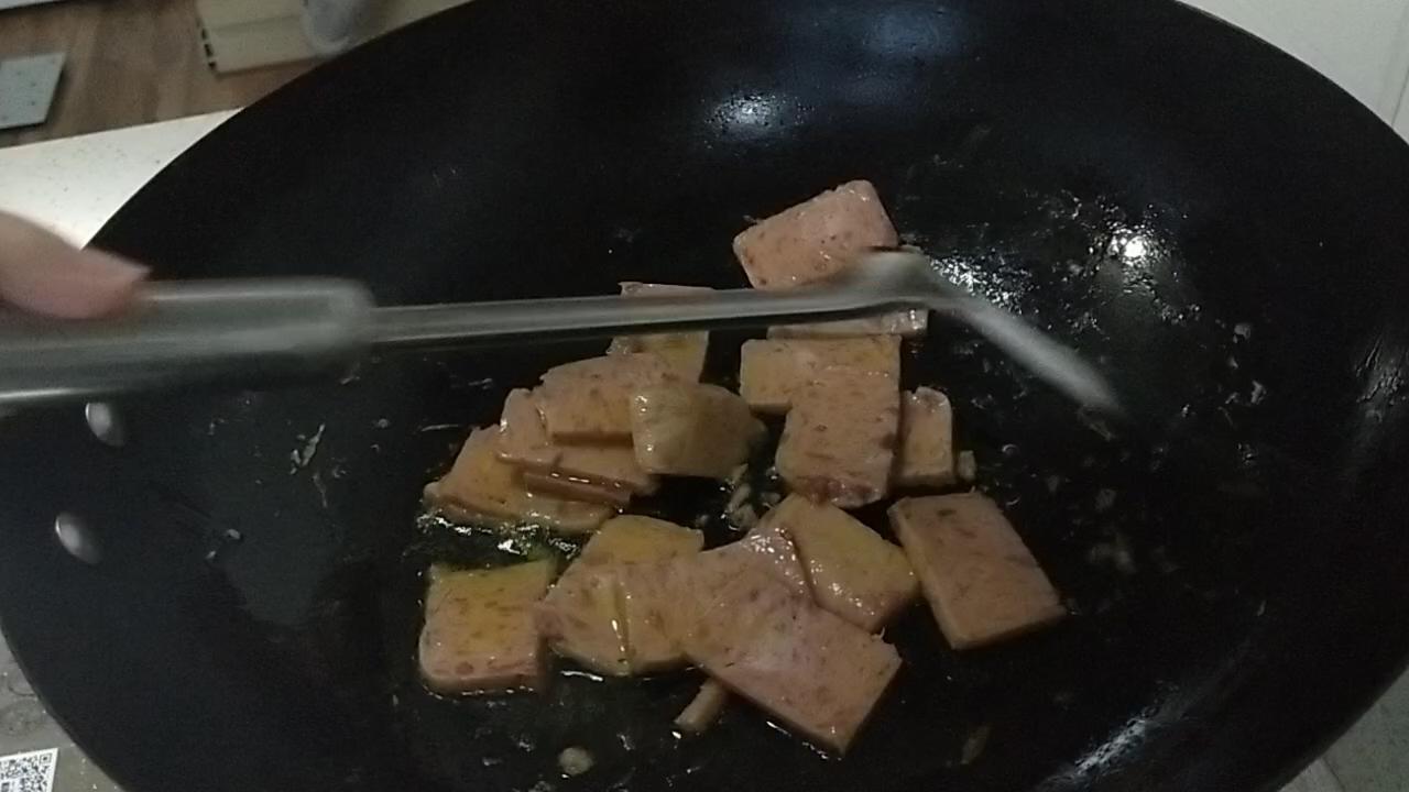 午餐肉炒西葫蘆的做法-咸鮮味炒菜譜