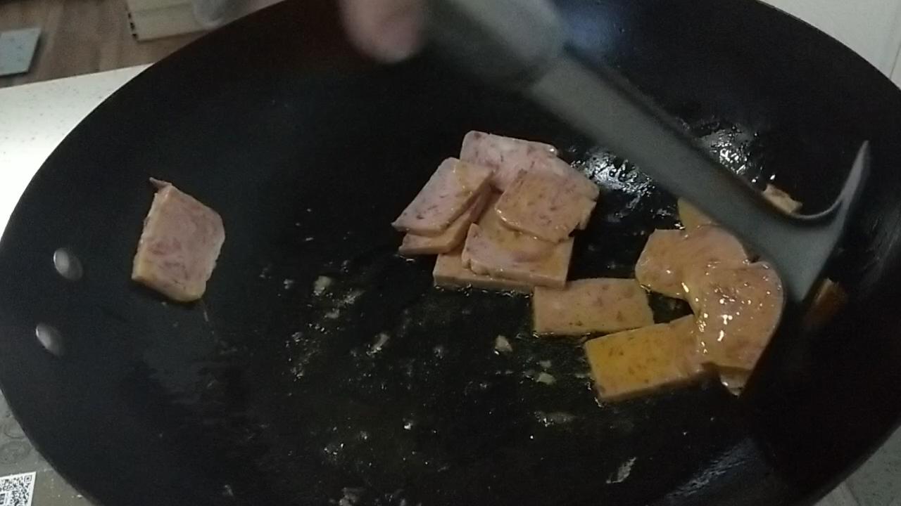 午餐肉炒西葫蘆的做法-咸鮮味炒菜譜