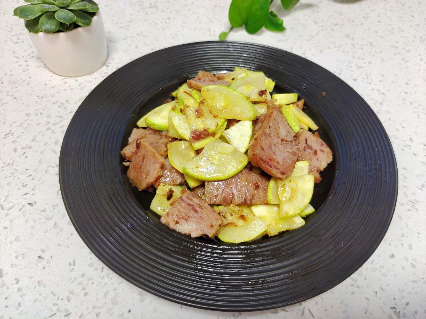 午餐肉炒西葫蘆的做法-咸鮮味炒菜譜