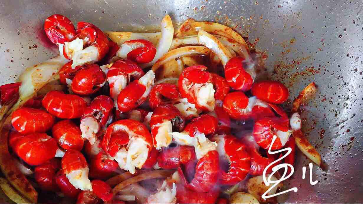 香辣龍蝦尾的做法-香辣味炒菜譜