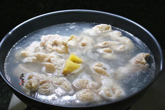 黃豆芽炒鹵水豬大腸的做法-家常味炒菜譜