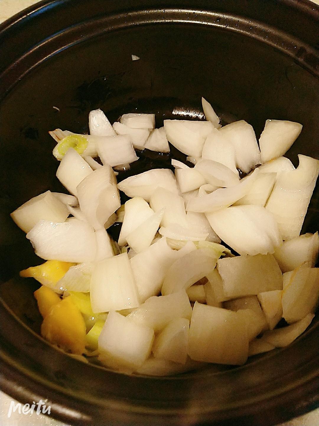 啤酒砂鍋雞翅煲的做法-咸鮮味燉菜譜