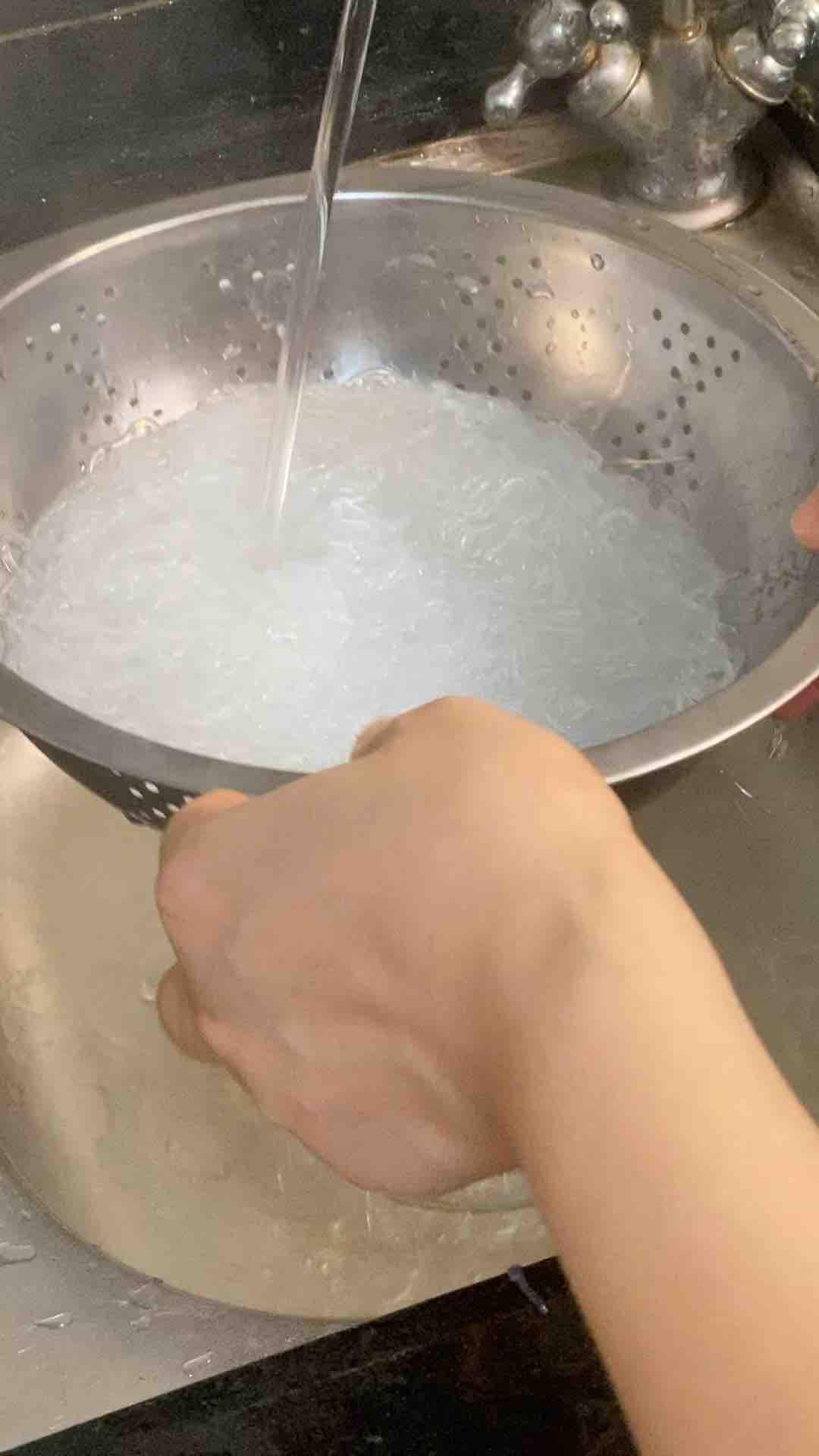 蝦蓉醬涼拌粉絲，美味很開胃的做法-咸鮮味煮菜譜