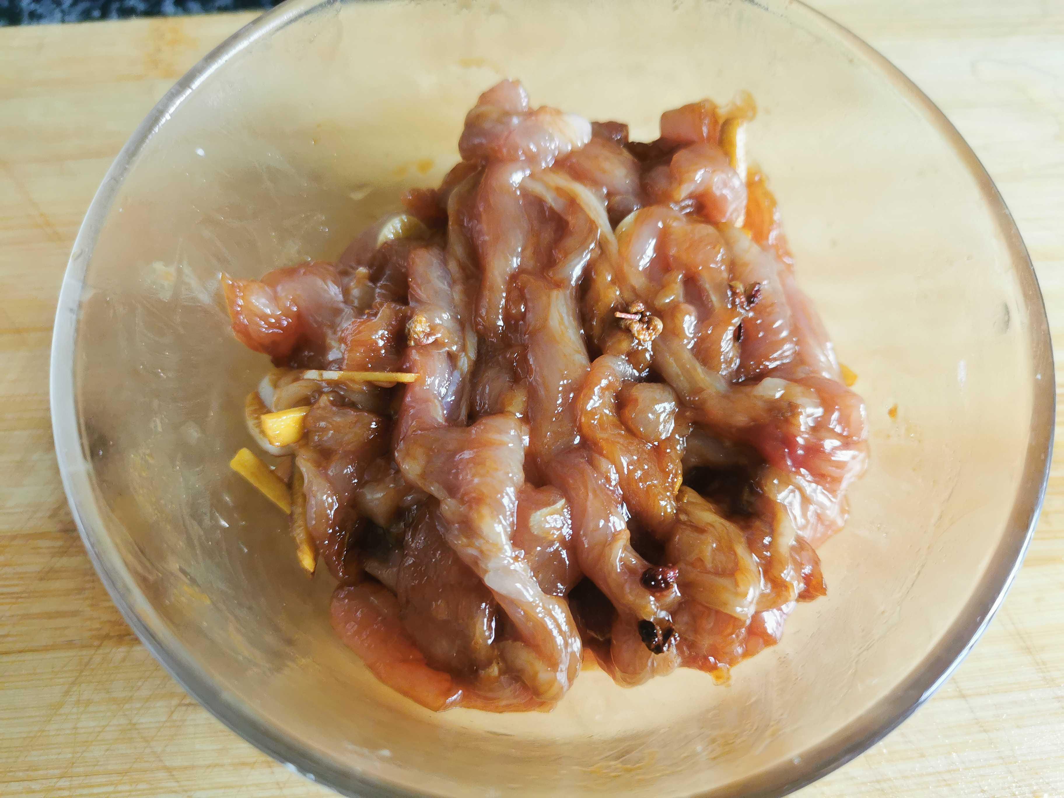 木耳萵筍炒肉的做法-家常味炒菜譜