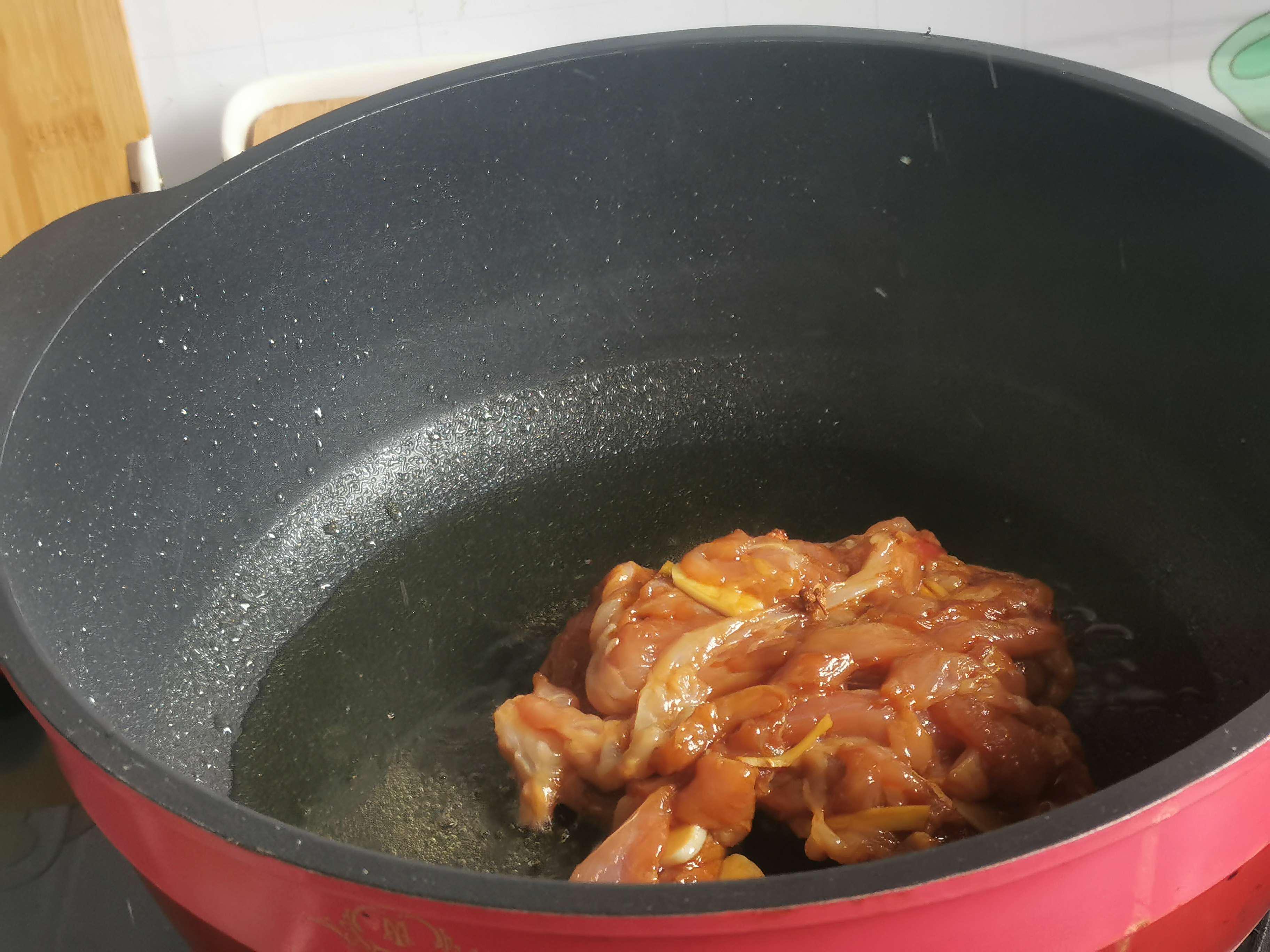 木耳萵筍炒肉的做法-家常味炒菜譜