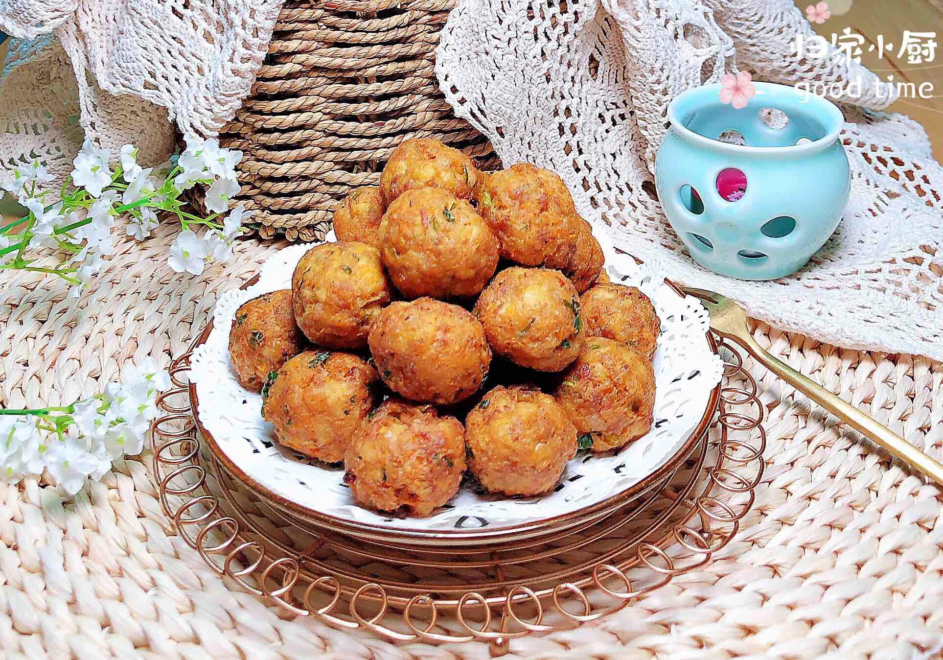 胡蘿卜肉丸子的做法-咸鮮味炸菜譜