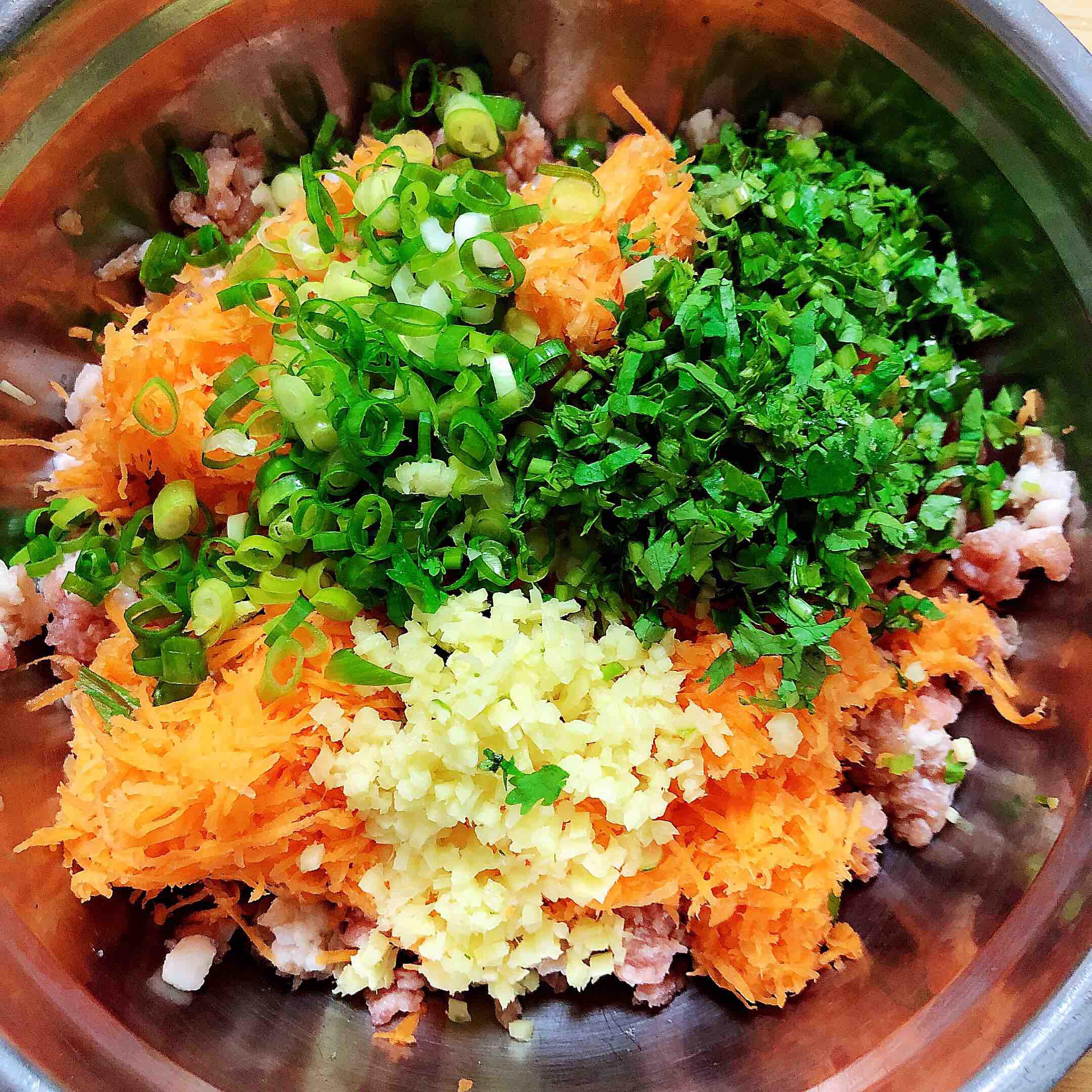 胡蘿卜肉丸子的做法-咸鮮味炸菜譜