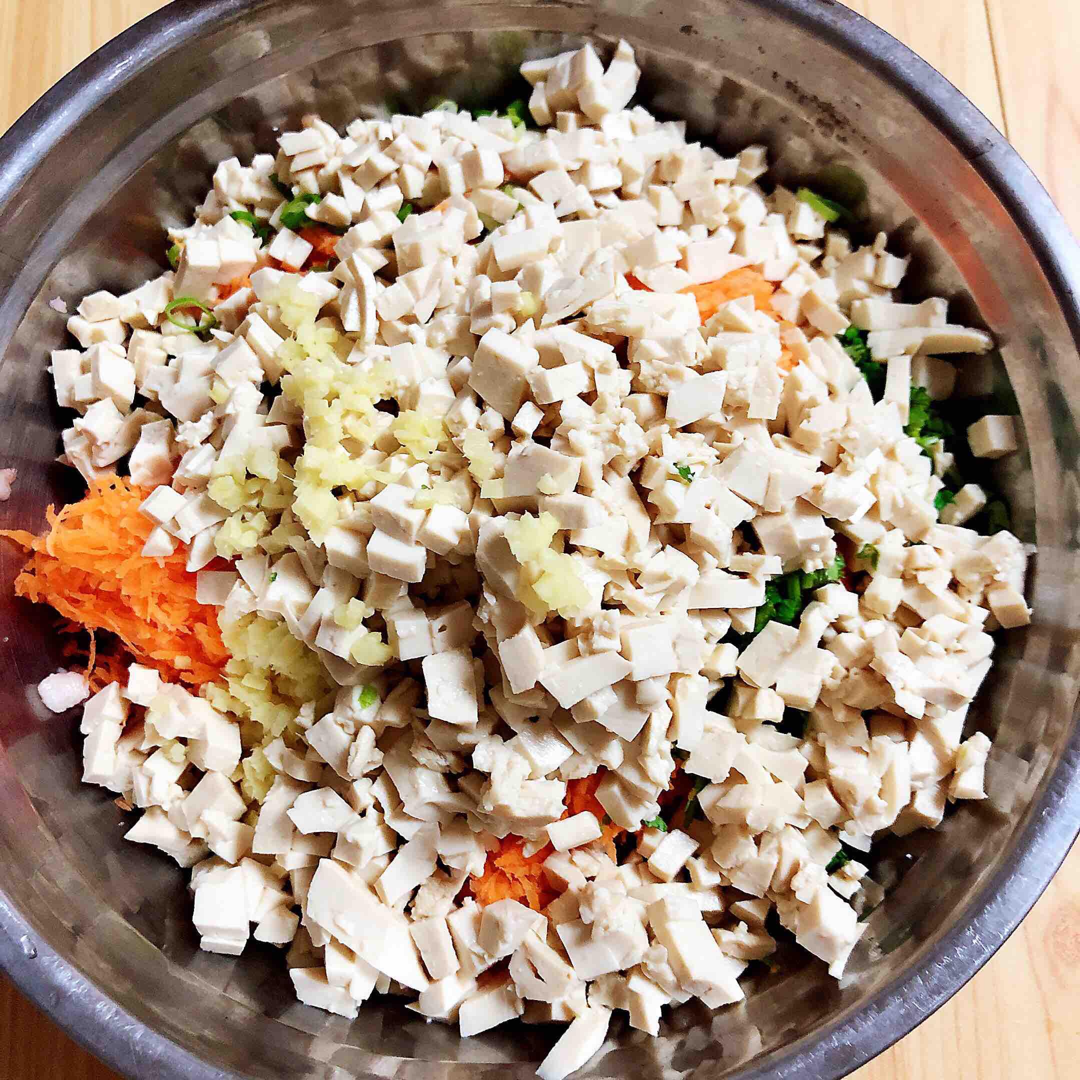 胡蘿卜肉丸子的做法-咸鮮味炸菜譜