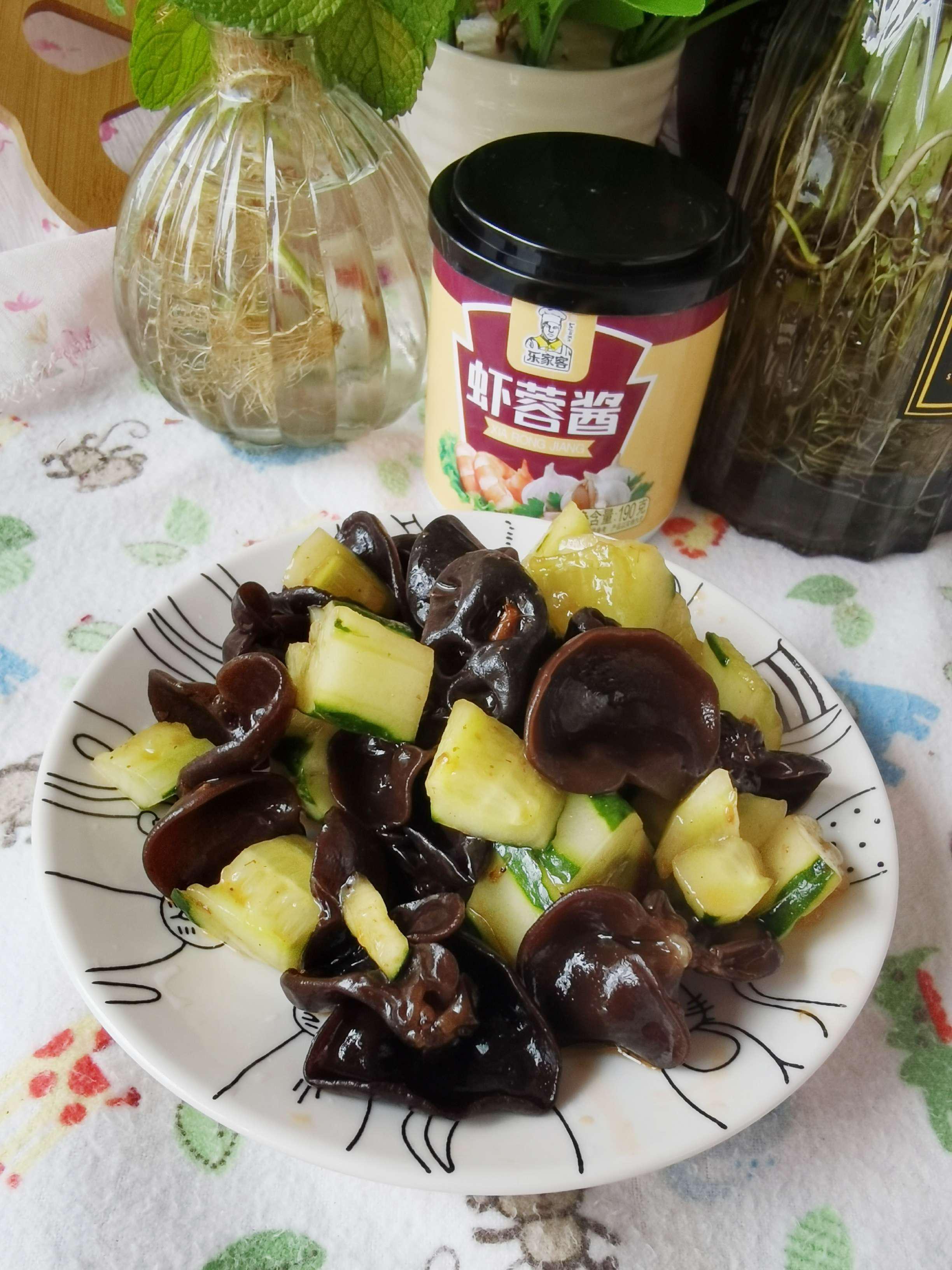 蝦蓉醬拌黃瓜木耳的做法-咸鮮味拌菜譜