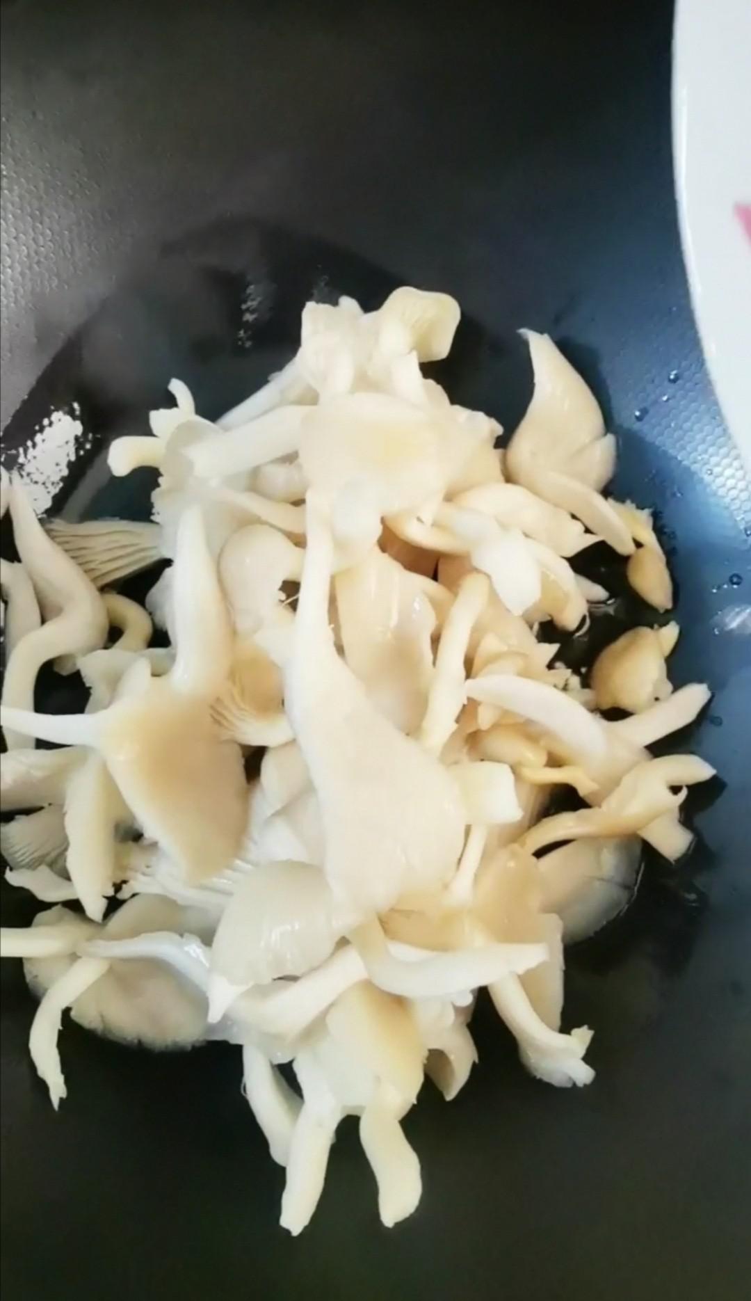 平菇炒小白菜的做法-咸鮮味炒菜譜