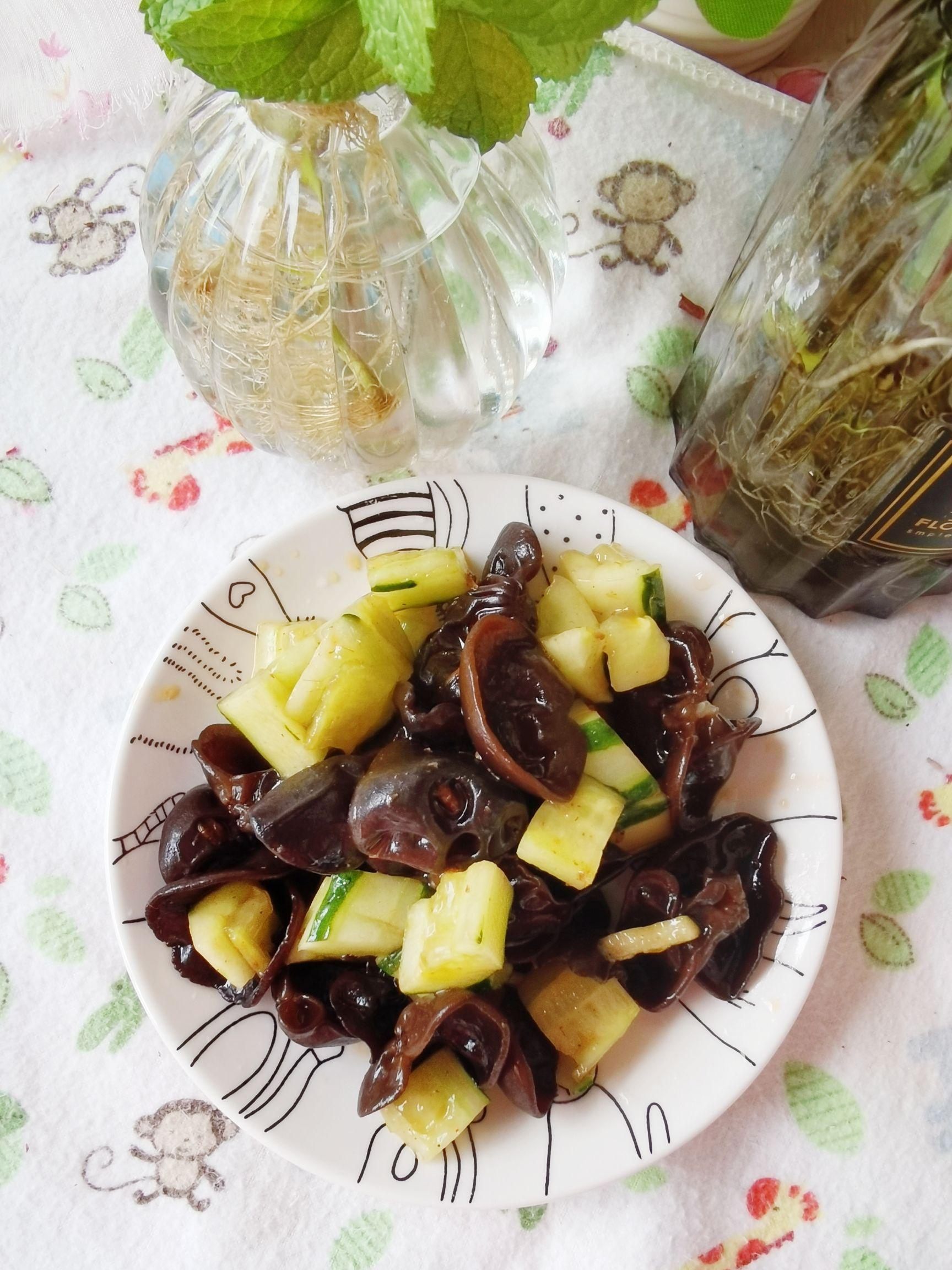 蝦蓉醬拌黃瓜木耳的做法-咸鮮味拌菜譜