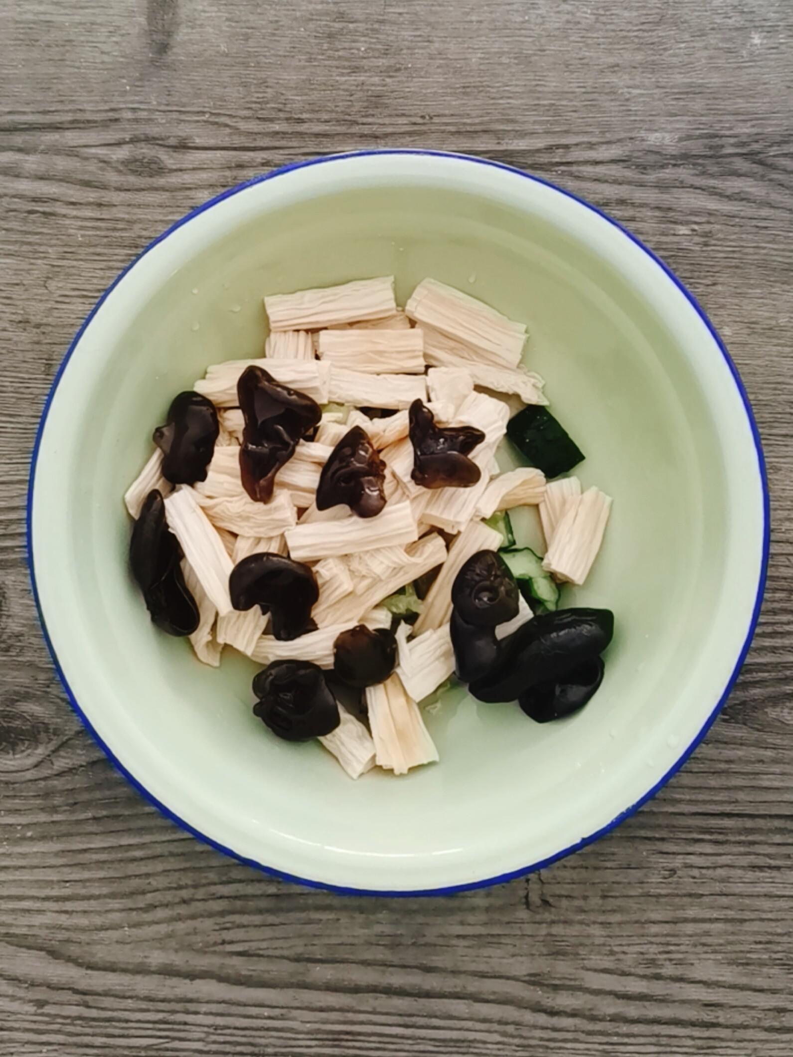 木耳黃瓜拌腐竹的做法-咸鮮味拌菜譜