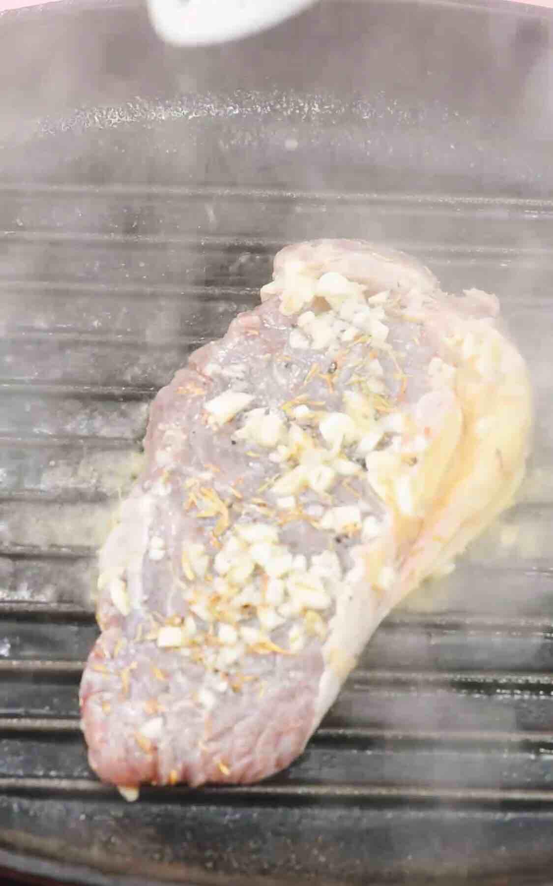 檸檬蒜香肉眼牛排的做法-家常味煎菜譜