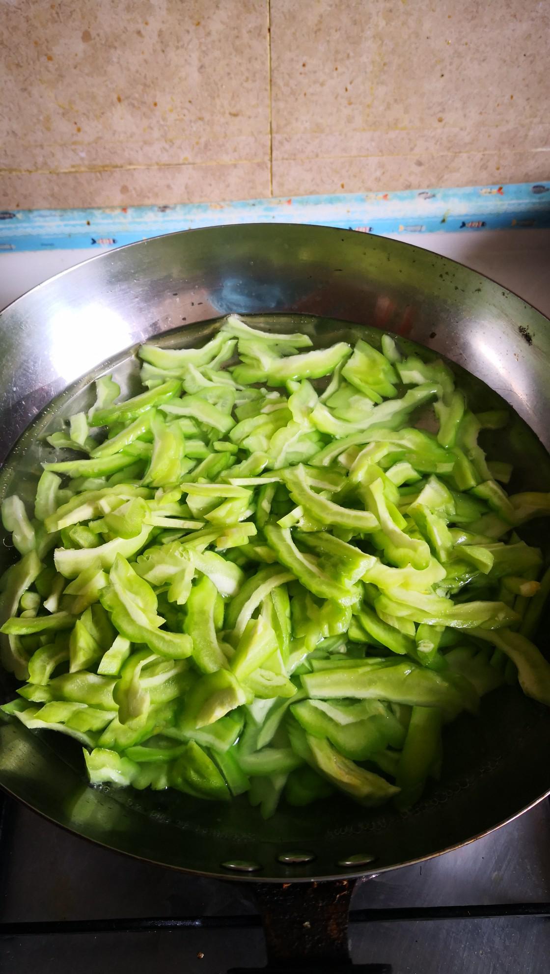 苦瓜炒蝦仁的做法-家常味炒菜譜