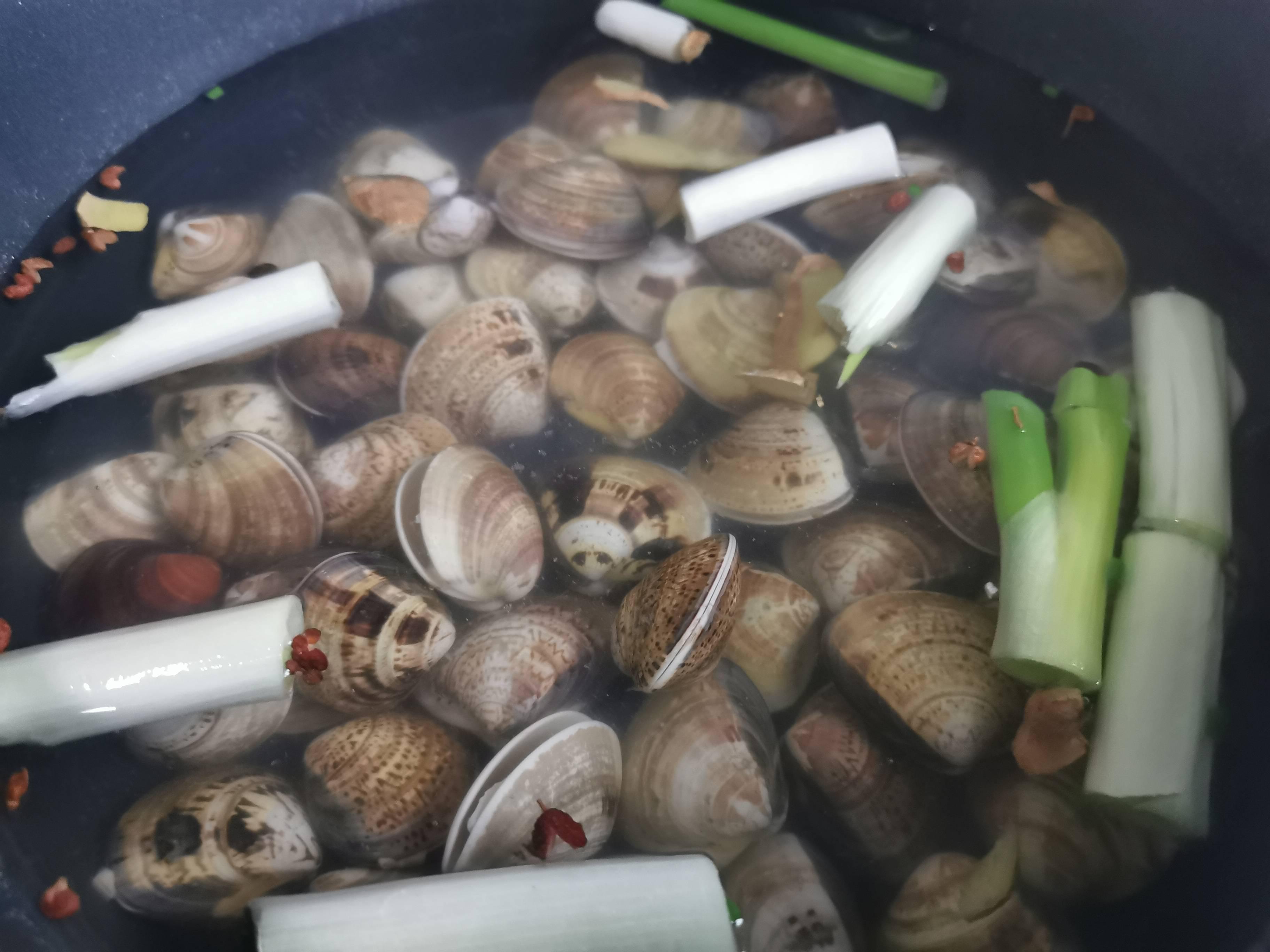 涼拌花蛤的做法-香辣味拌菜譜