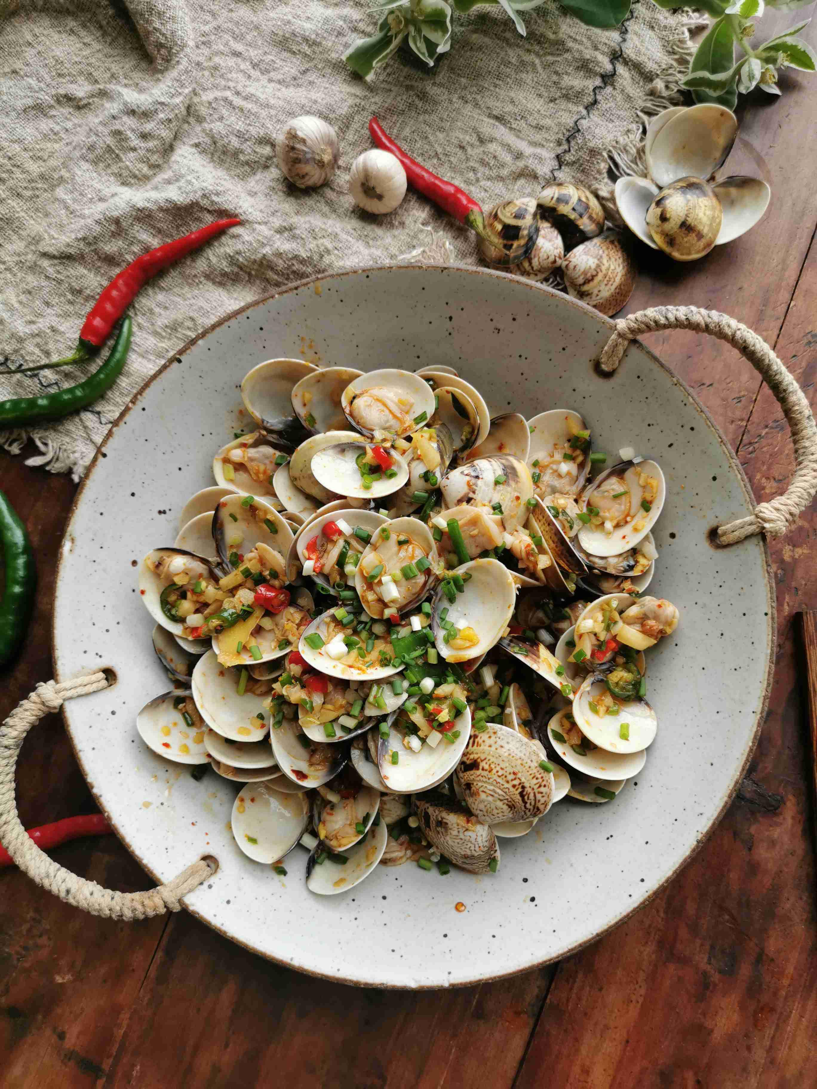 涼拌花蛤的做法-香辣味拌菜譜