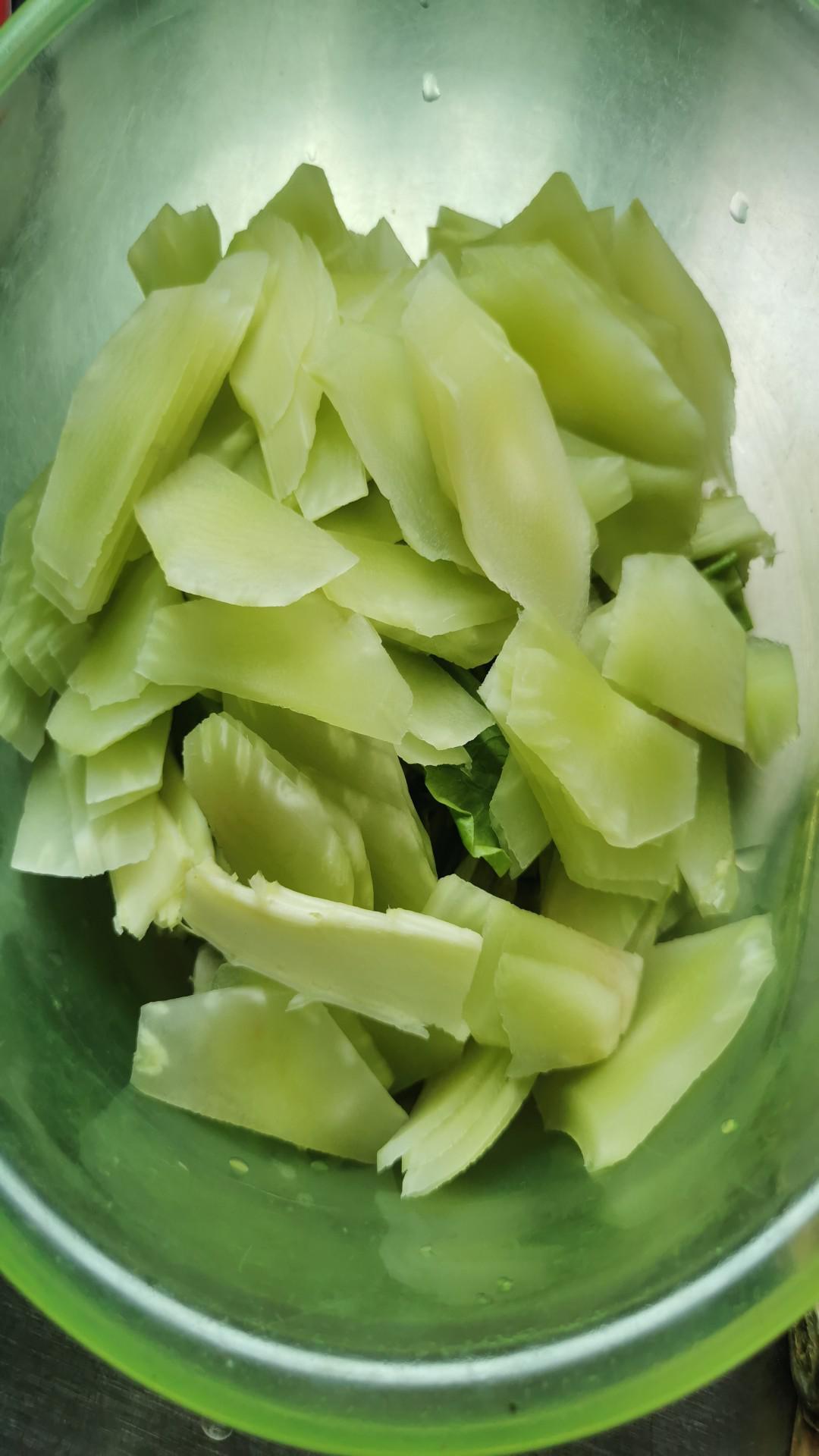 清炒萵苣的做法-家常味炒菜譜