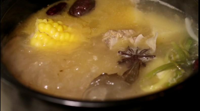 清湯玉米燉排骨的做法-家常味燉菜譜