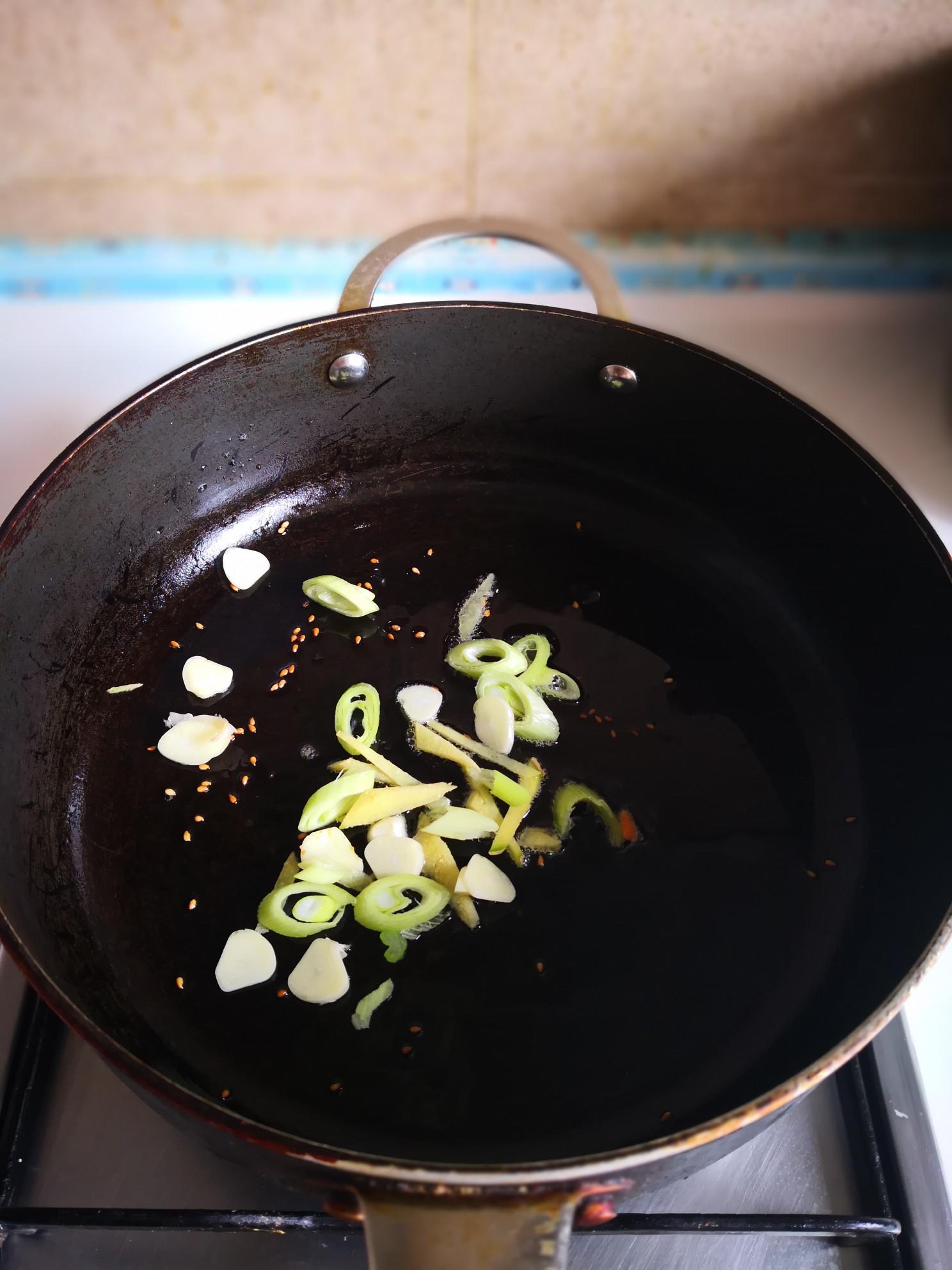 芹菜炒豌豆的做法-家常味炒菜譜