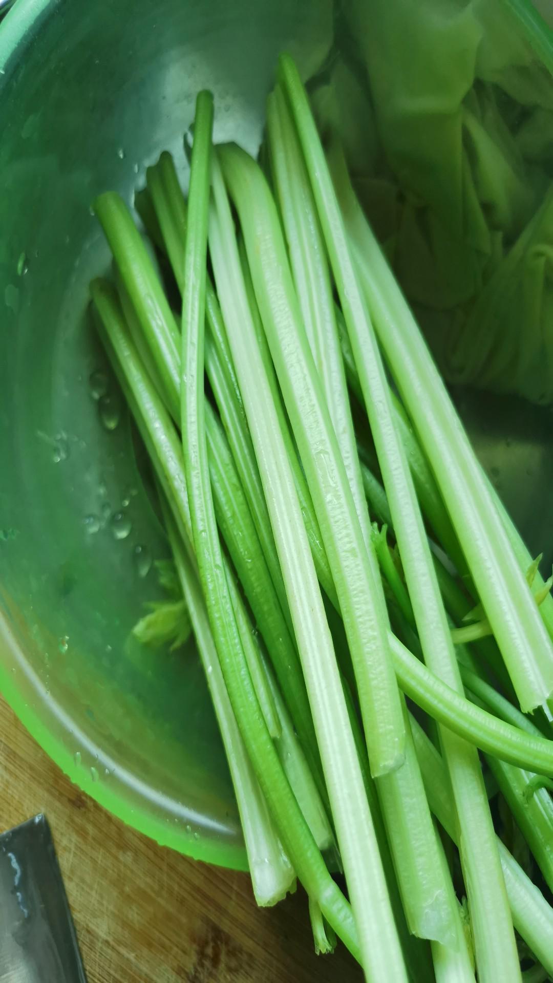 肉末芹菜丁的做法-家常味炒菜譜