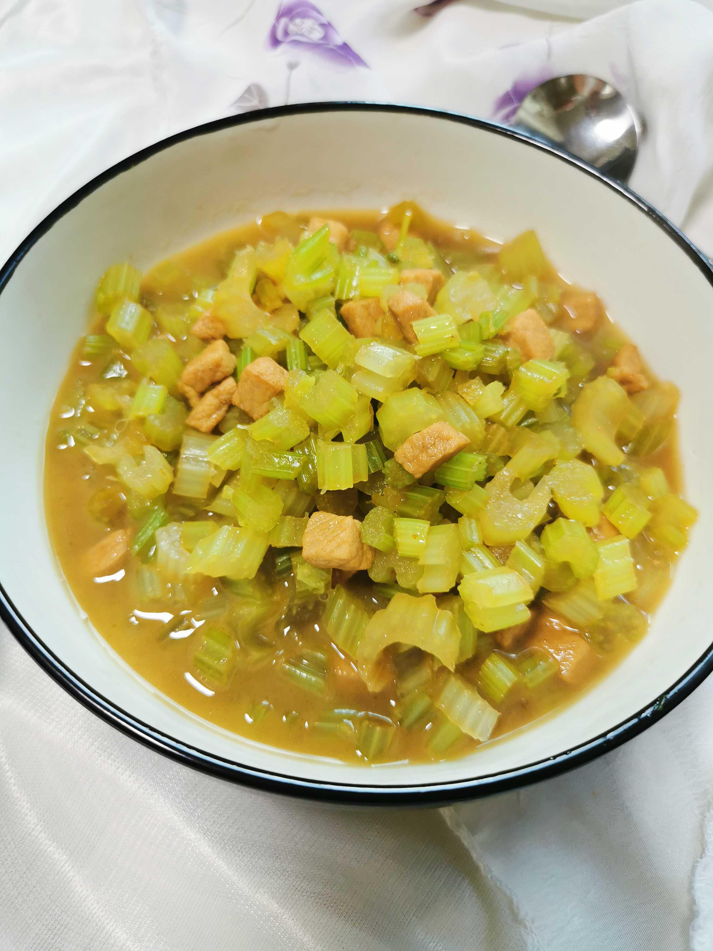 肉末芹菜丁的做法-家常味炒菜譜