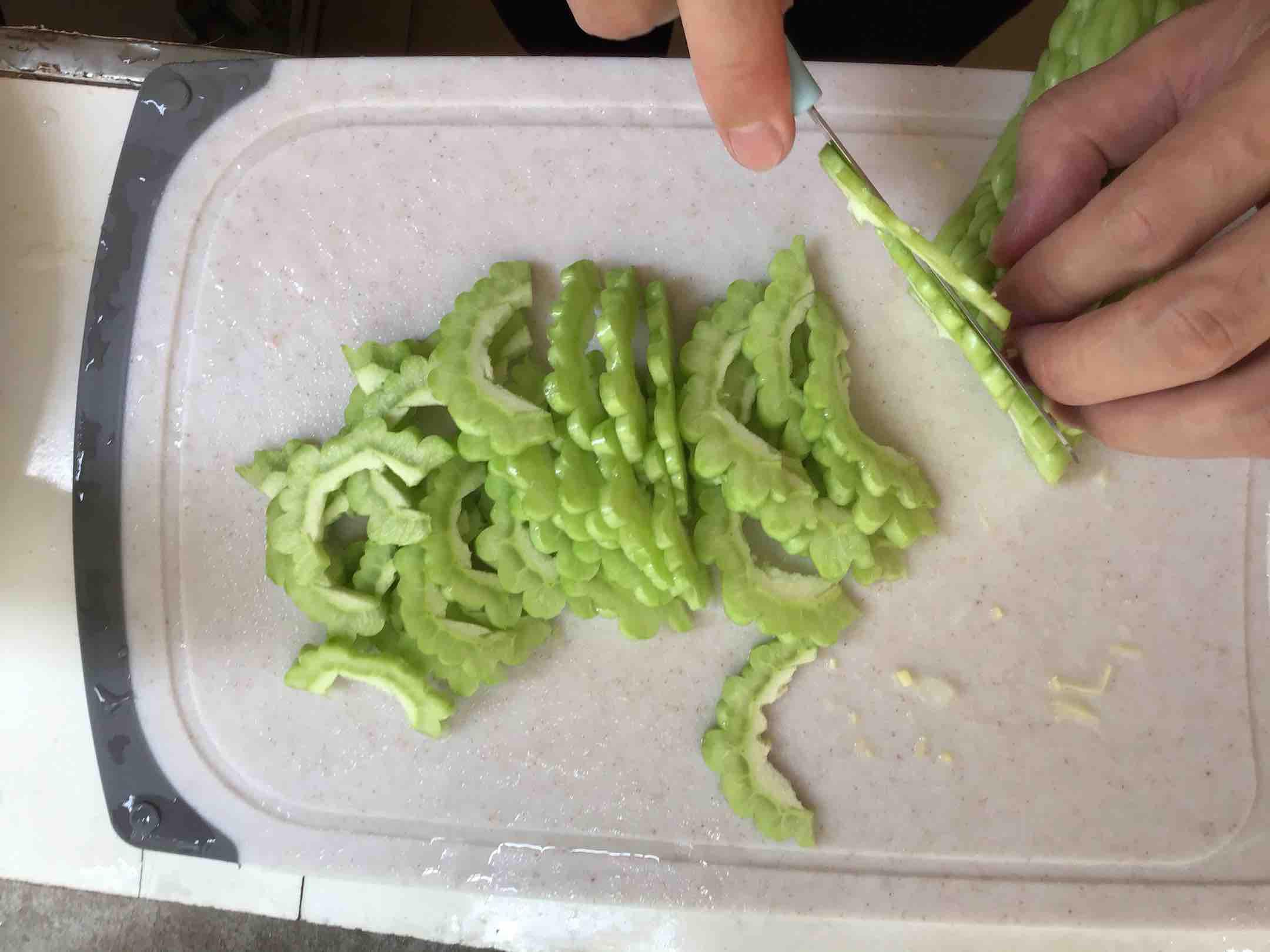 苦瓜炒雞蛋的做法-家常味炒菜譜