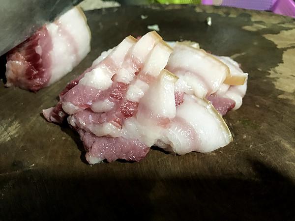 湘西特色菜——血粑鴨的做法-香辣味燒菜譜