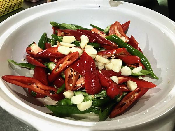 湘西特色菜——血粑鴨的做法-香辣味燒菜譜