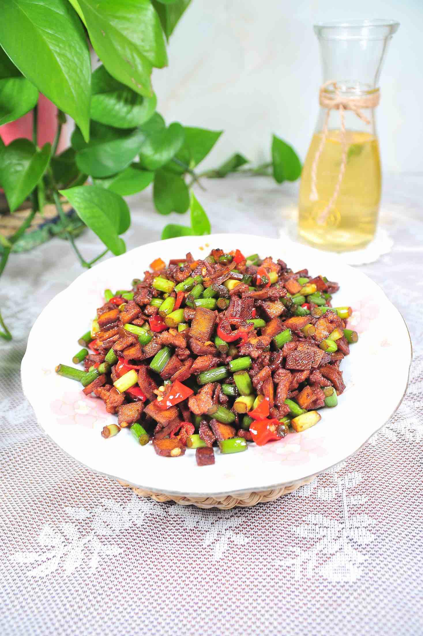 蒜薹肉丁炒豆干的做法-家常味炒菜譜