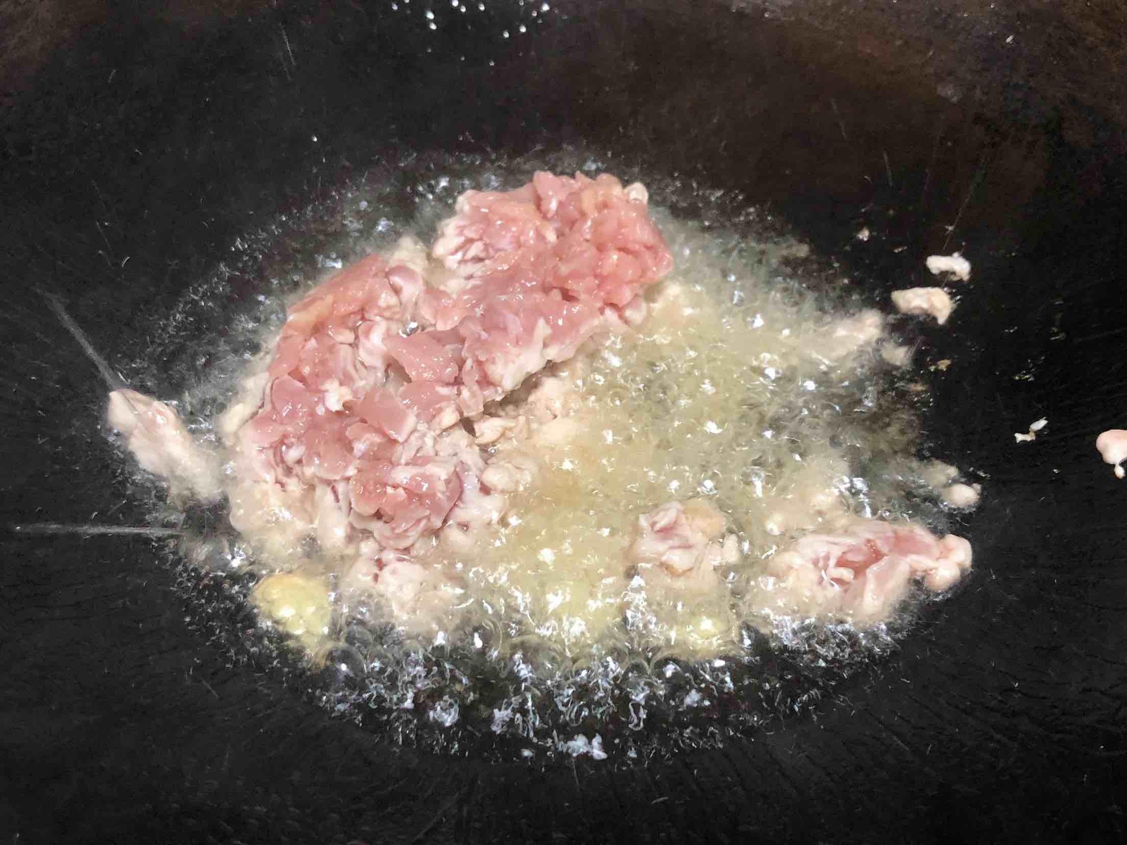 蒜薹肉丁炒豆干的做法-家常味炒菜譜