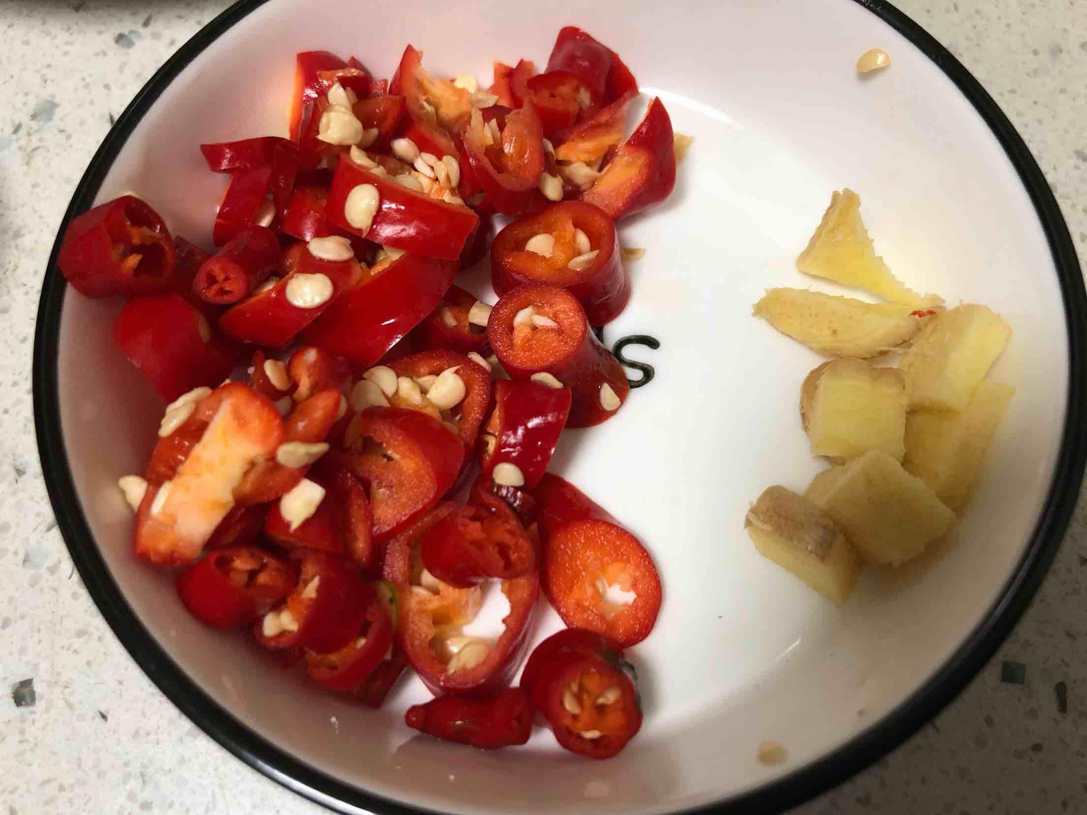 蒜薹肉丁炒豆干的做法-家常味炒菜譜