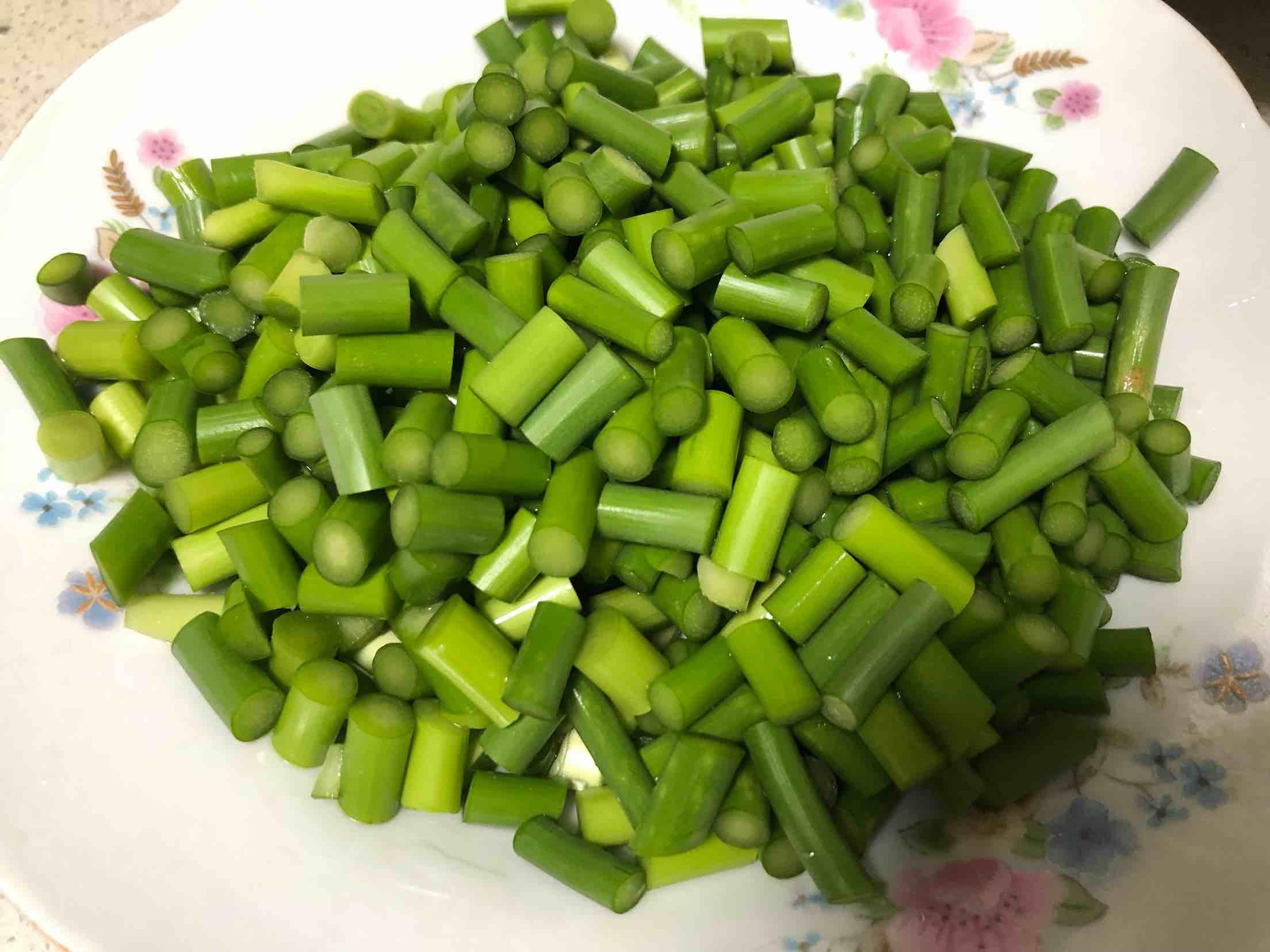 蒜薹肉丁炒豆干的做法-家常味炒菜譜