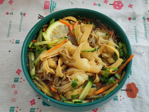 涼拌魔芋絲，清新爽口超開胃的做法-家常味拌菜譜