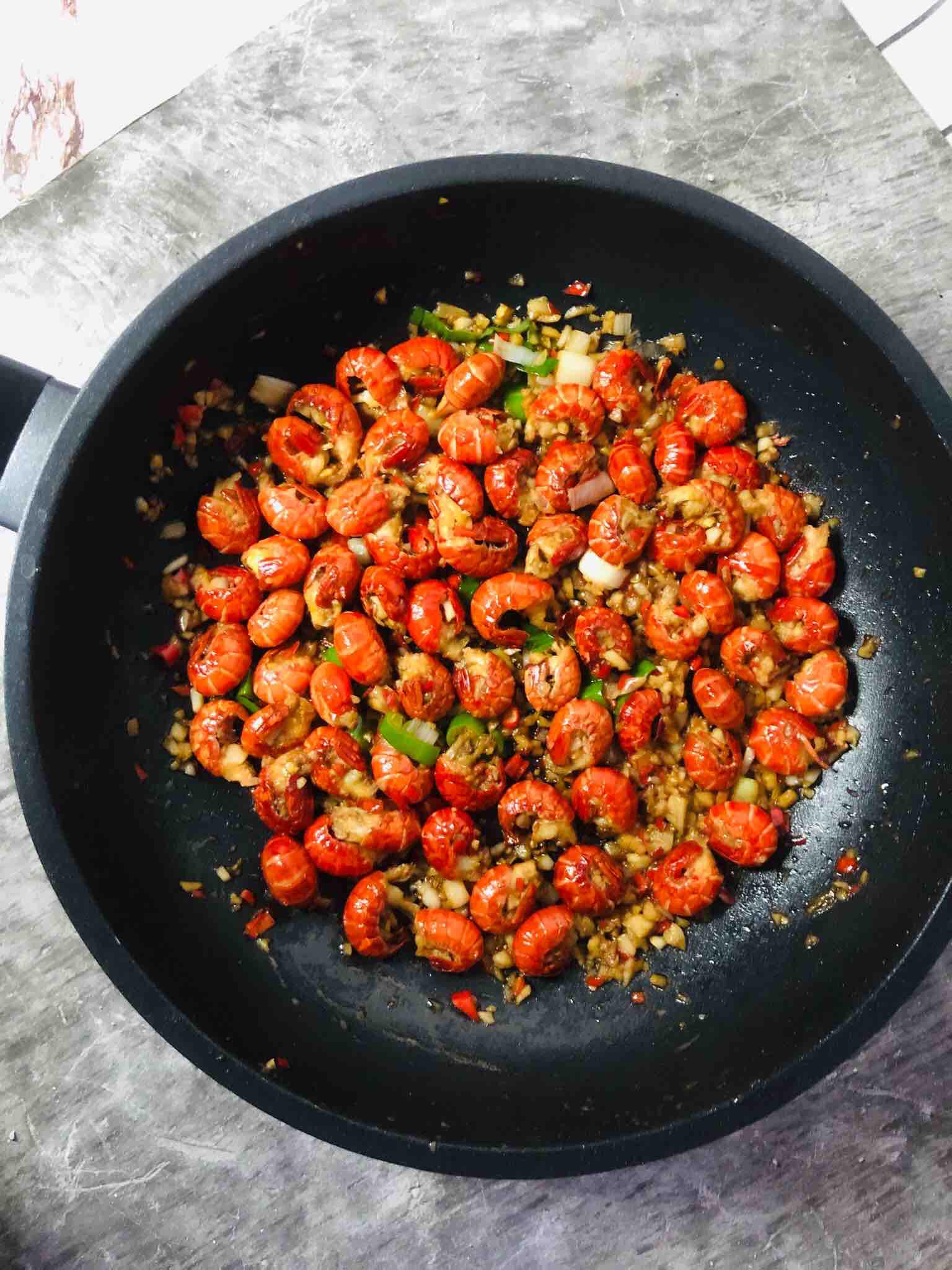 蒜蓉米椒蝦尾的做法-蒜香味炒菜譜