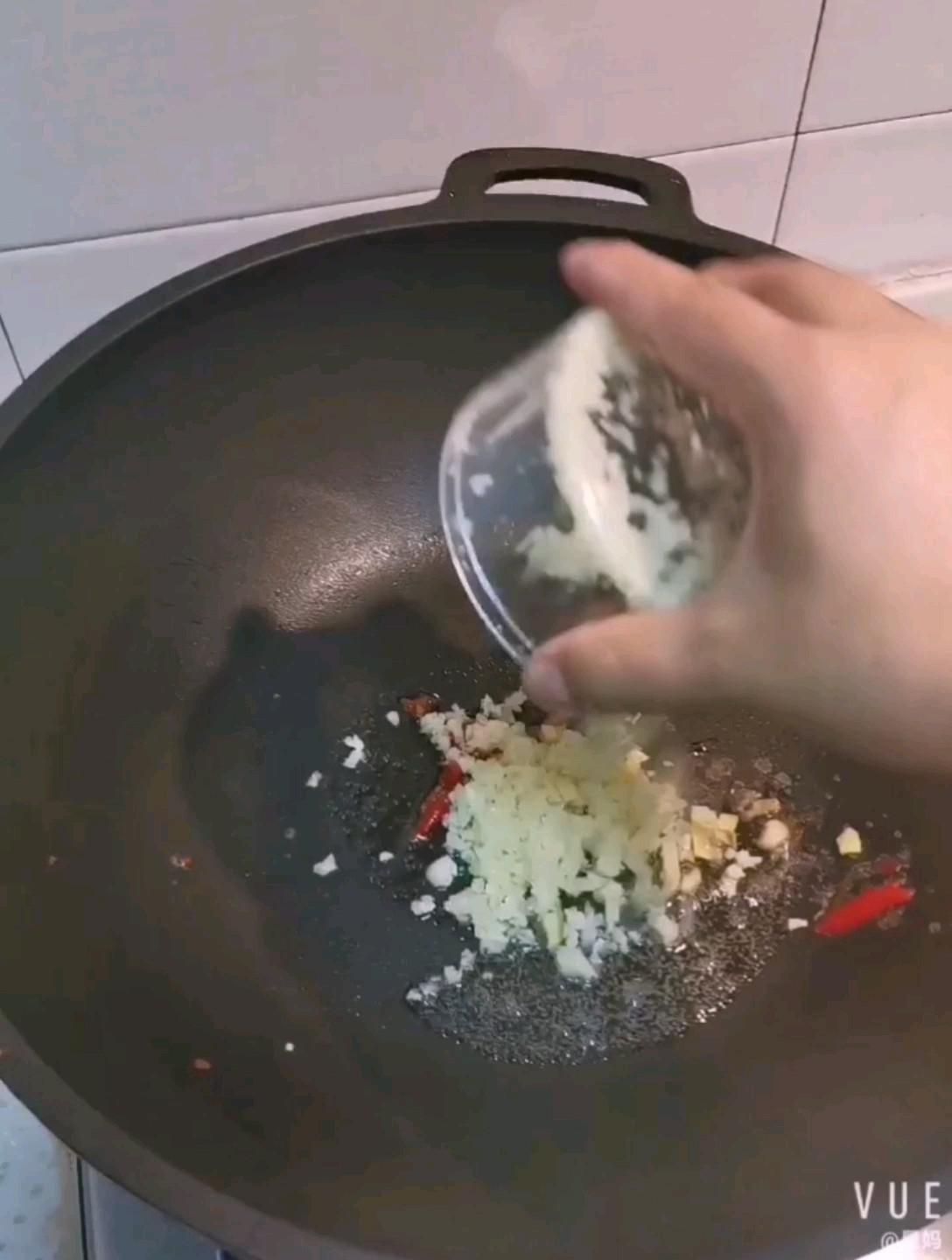 蒜香鴨舌的做法-香辣味燒菜譜