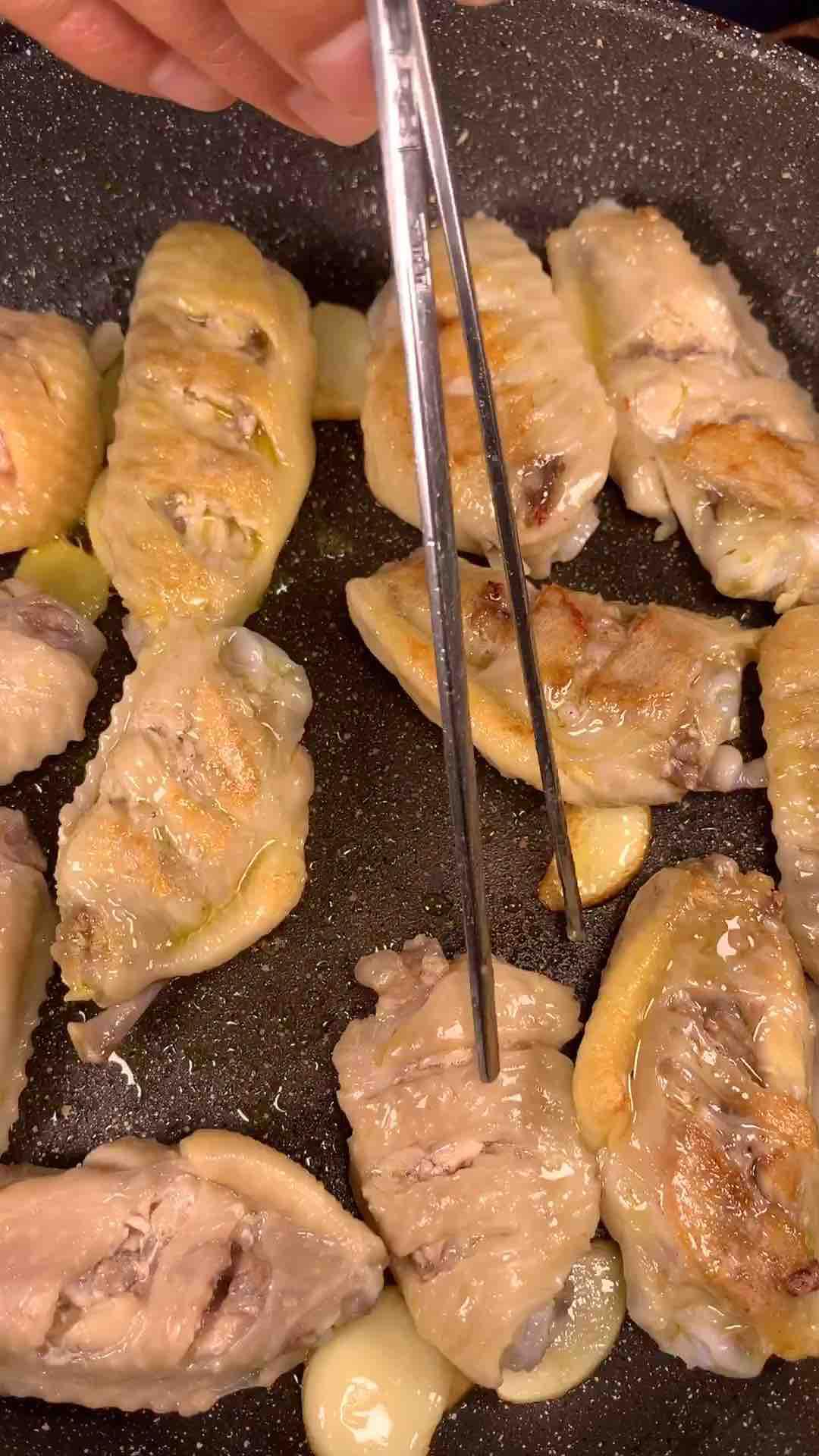 年糕可樂雞翅的做法-甜味煮菜譜