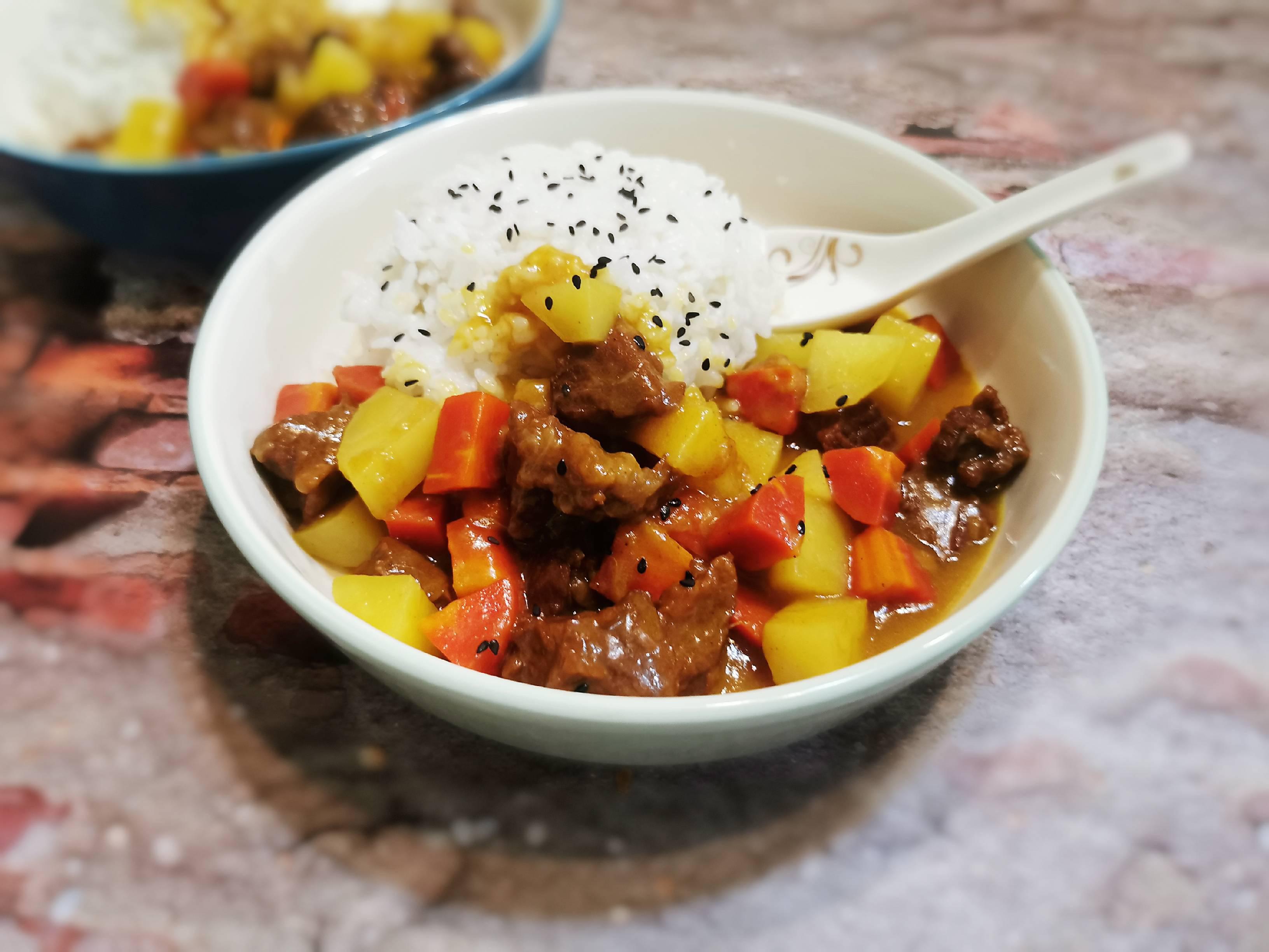 2塊咖喱就能搞定的美味，不需要其他調味品，兒子說比買的好吃多了的做法-咖喱味煮菜譜