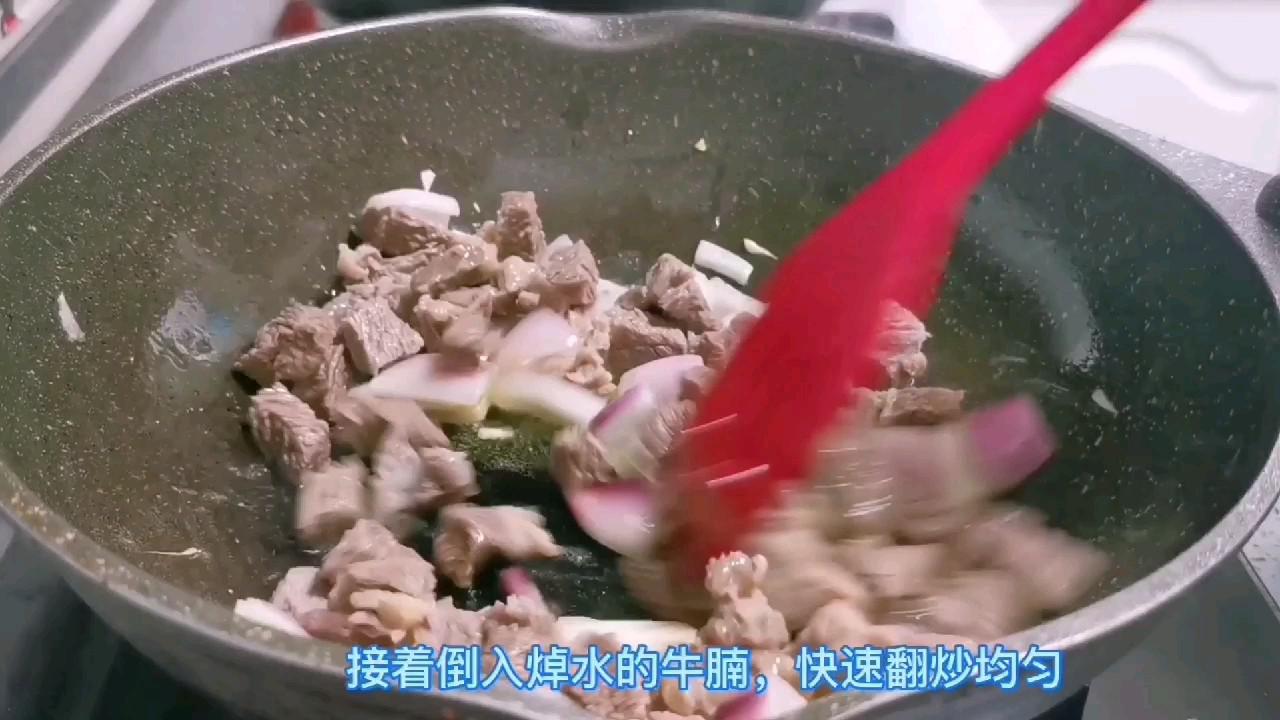 2塊咖喱就能搞定的美味，不需要其他調味品，兒子說比買的好吃多了的做法-咖喱味煮菜譜