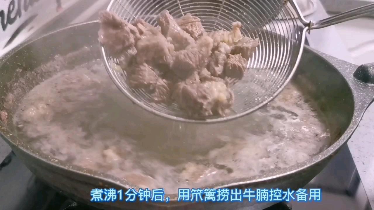 2塊咖喱就能搞定的美味，不需要其他調味品，兒子說比買的好吃多了的做法-咖喱味煮菜譜
