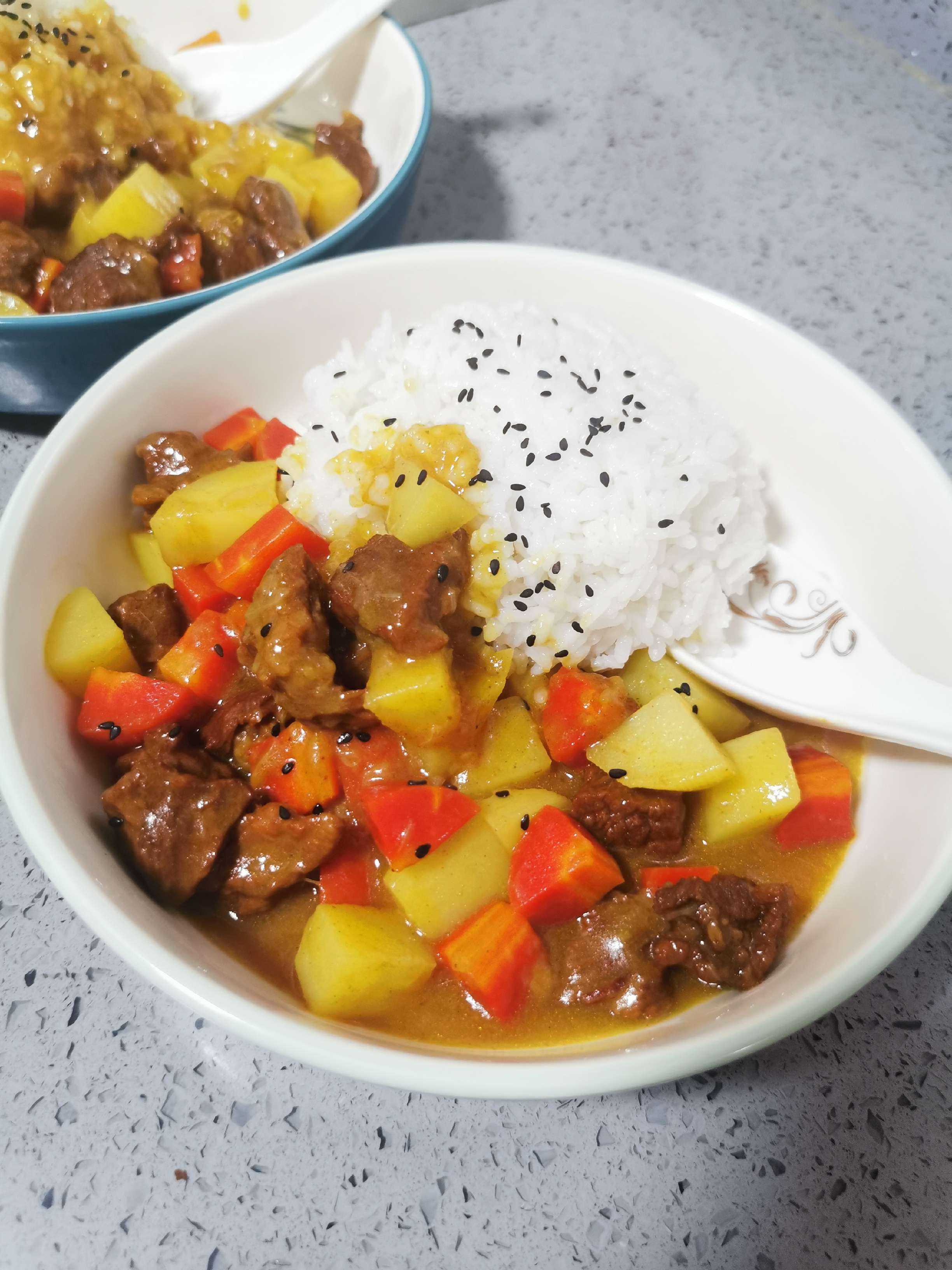 2塊咖喱就能搞定的美味，不需要其他調味品，兒子說比買的好吃多了的做法-咖喱味煮菜譜